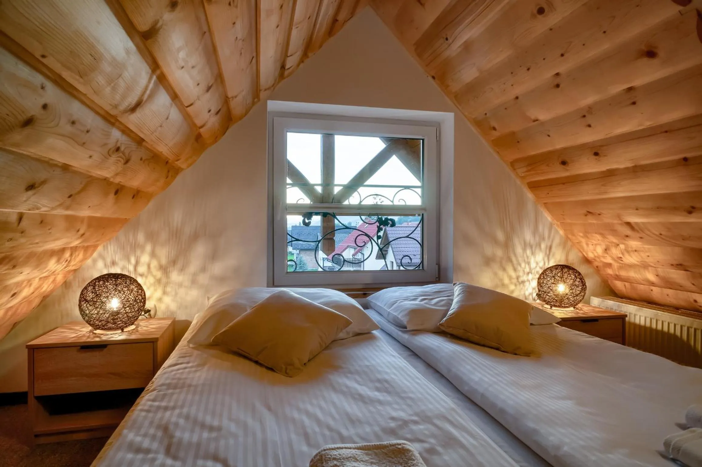 Photo of the whole room, Bed in Willa Na Skarpie