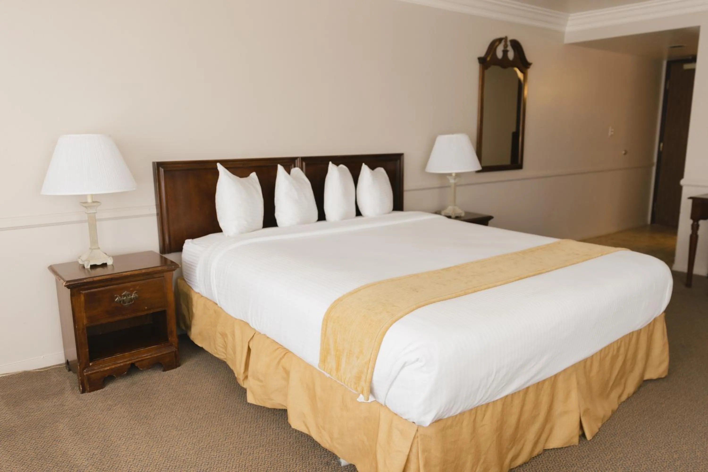 Bed in Historic Santa Maria Inn