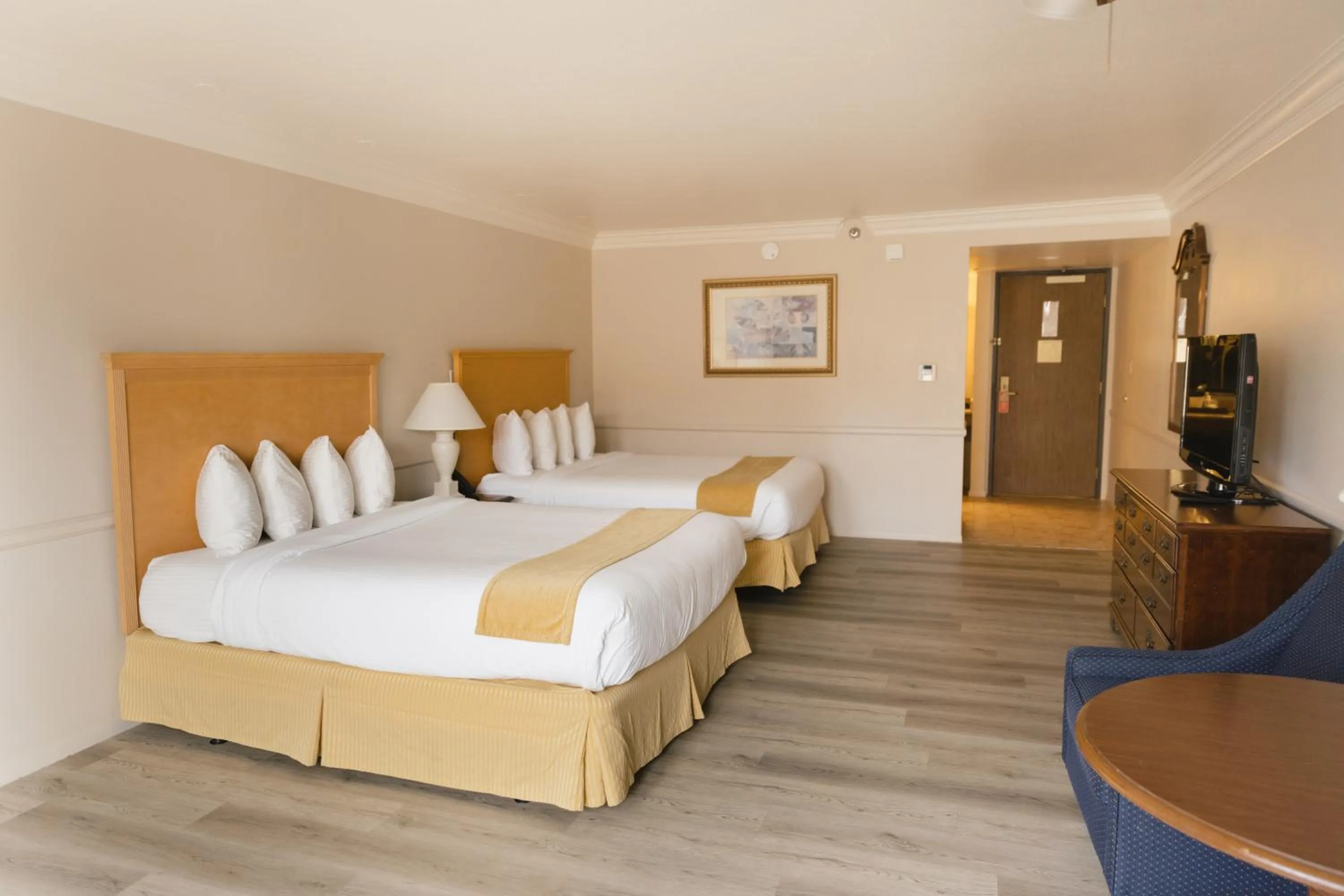 Bed in Historic Santa Maria Inn