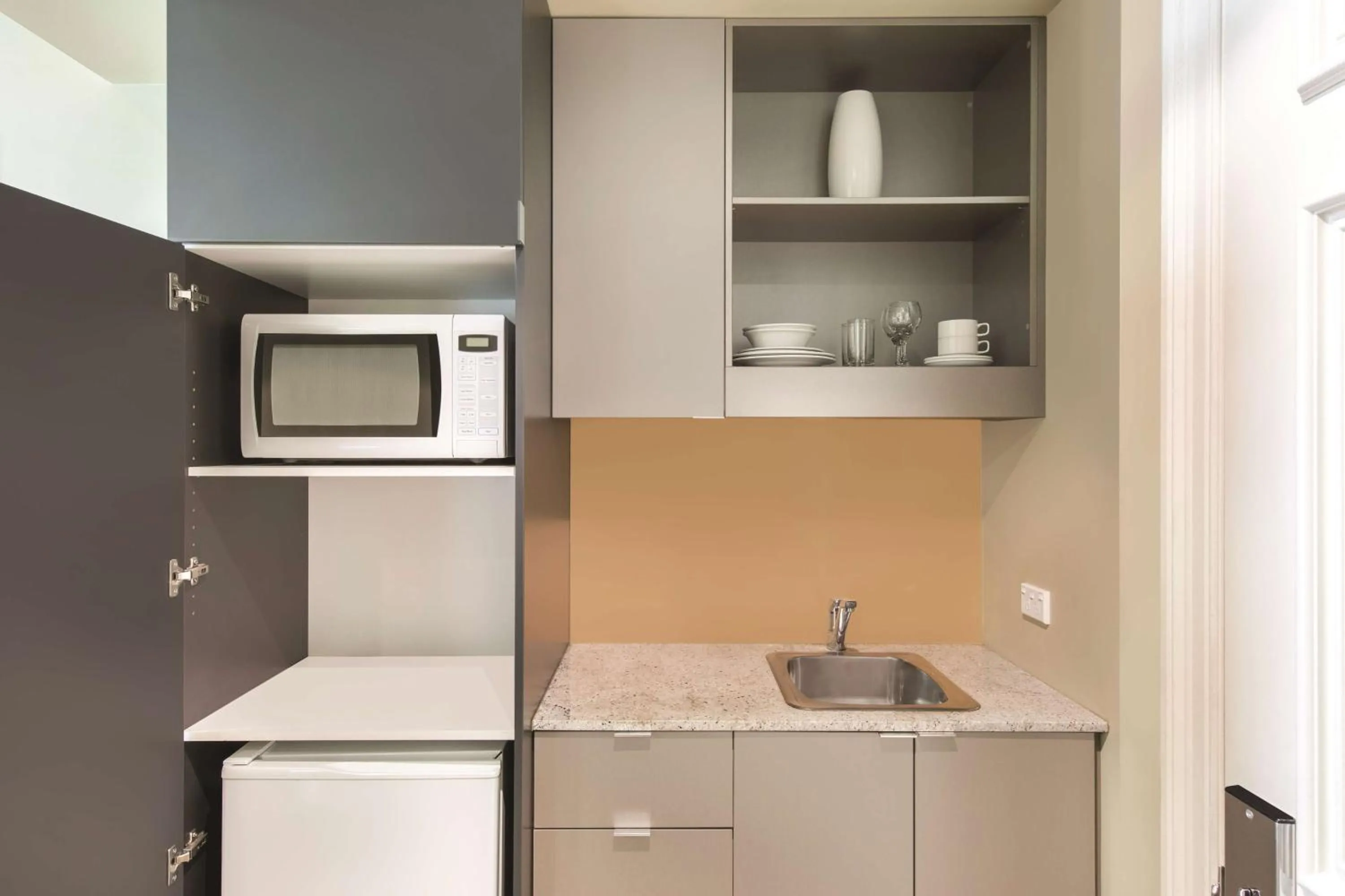 Coffee/tea facilities in Adina Apartment Hotel Adelaide Treasury