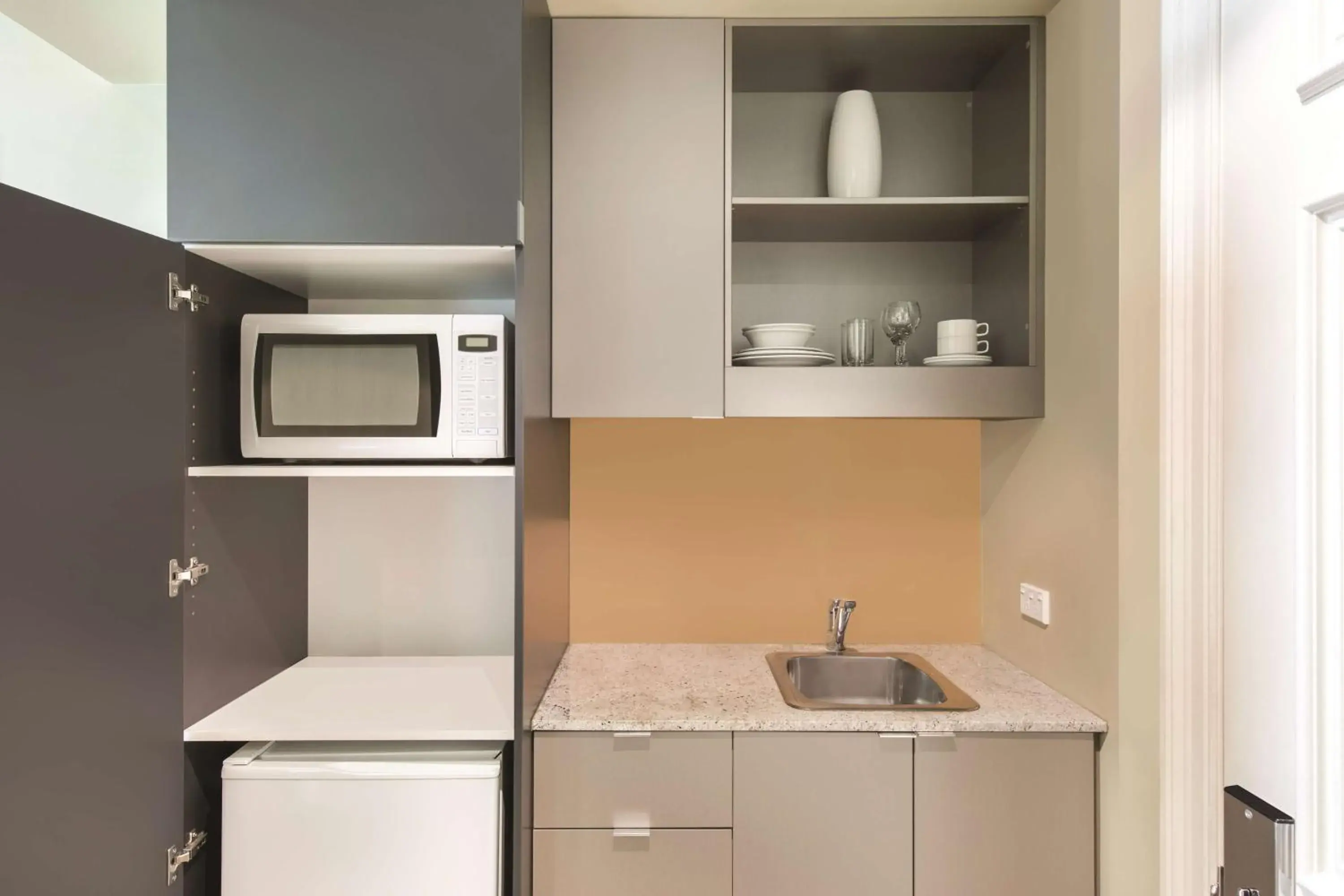 Coffee/tea facilities in Adina Apartment Hotel Adelaide Treasury Coffee/tea facilities in Adina Apartment Hotel Adelaide Treasury