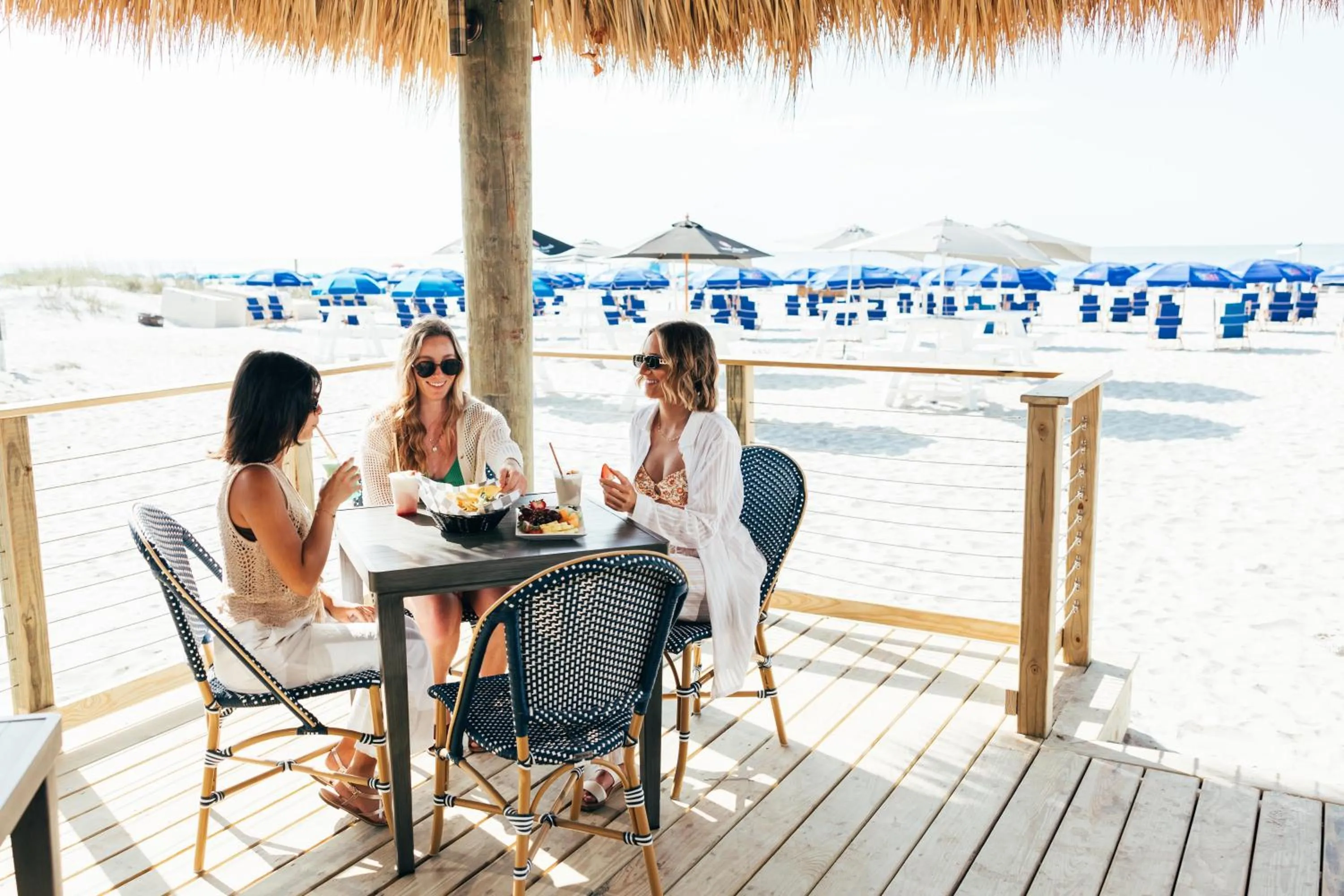 Lounge or bar in Beach House Resort Hilton Head Island