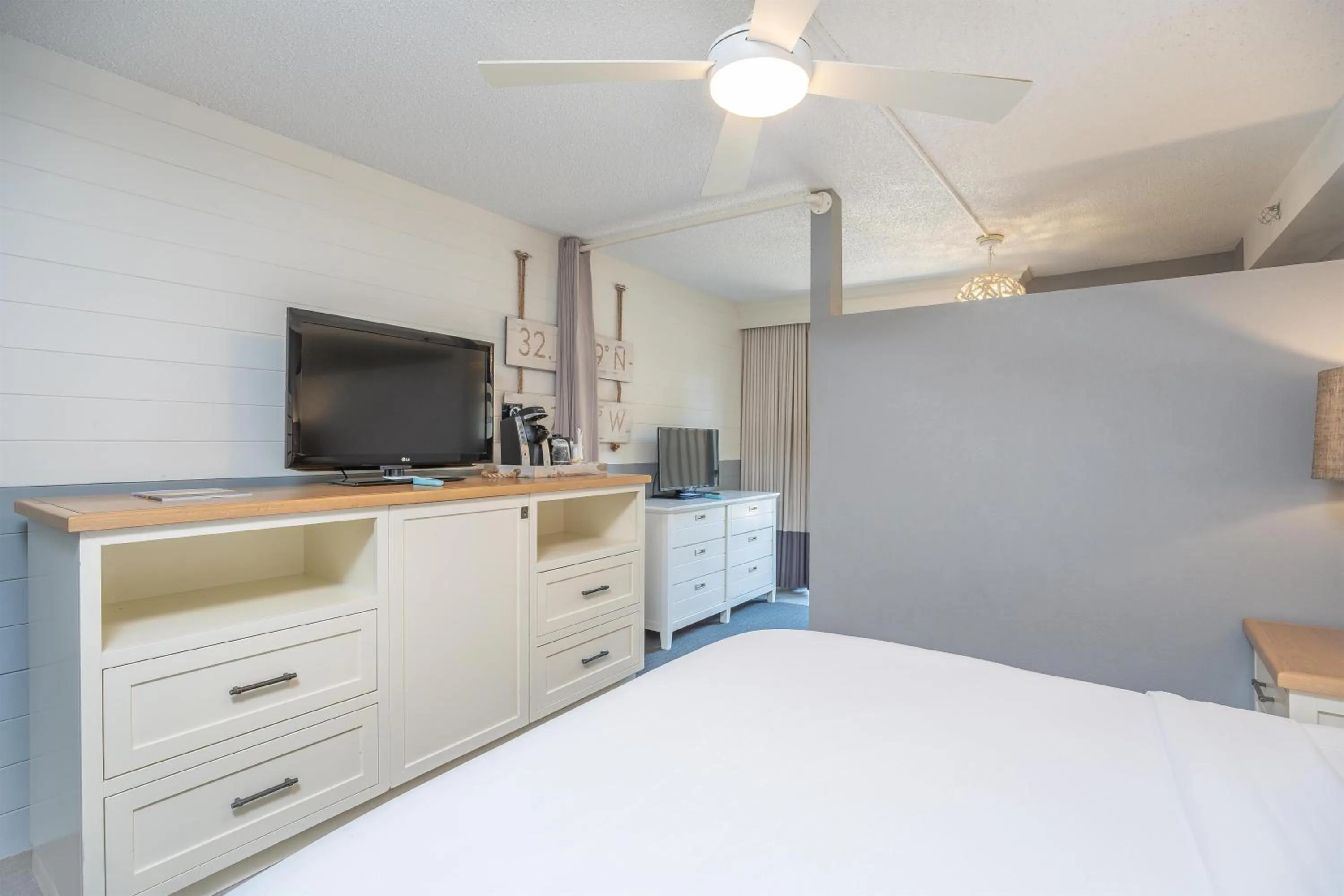 Photo of the whole room, Bed in Beach House Resort Hilton Head Island