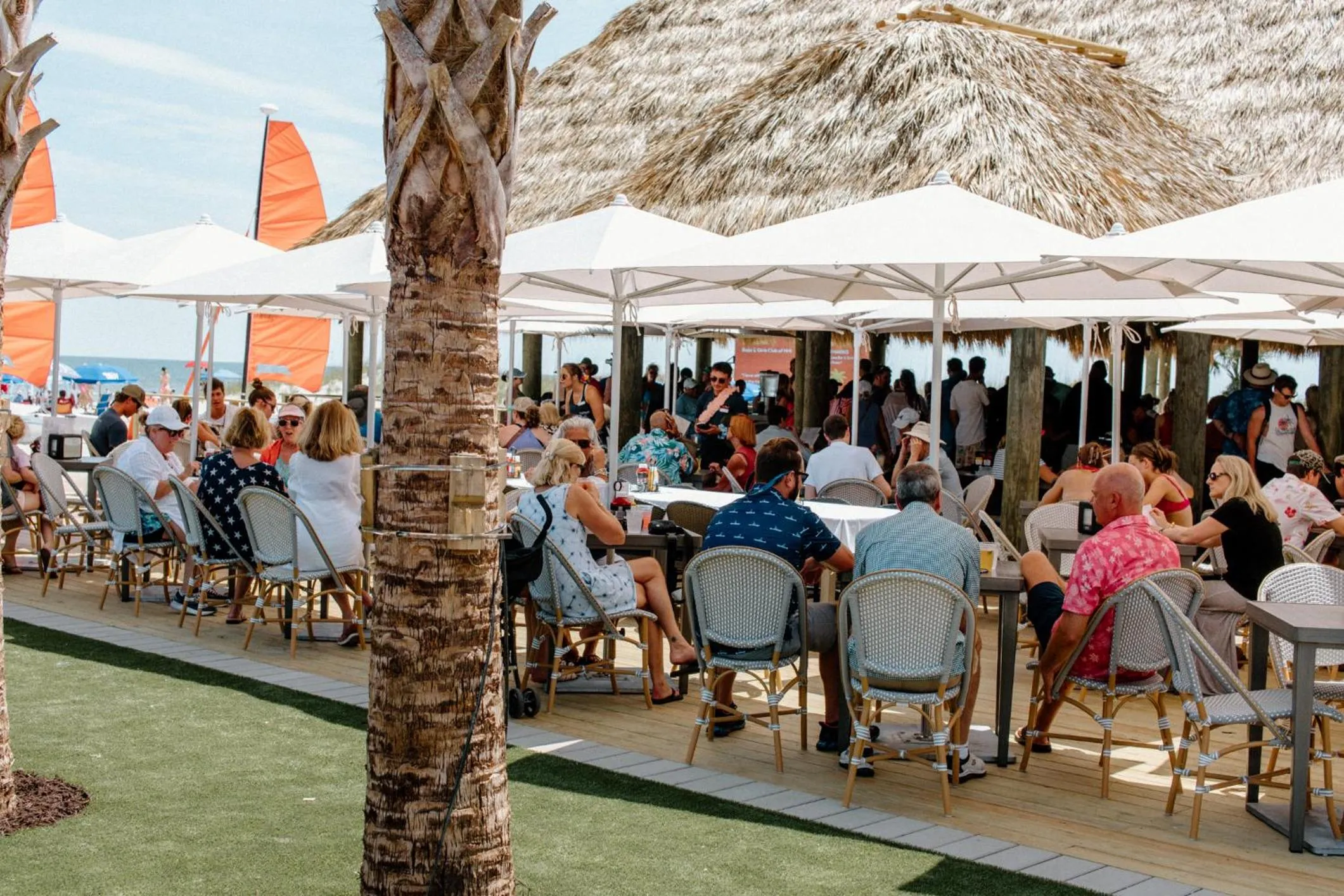 Lounge or bar in Beach House Resort Hilton Head Island