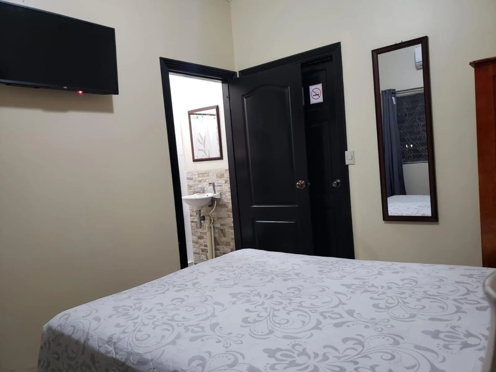 Bathroom, Bed in Casa Altamira