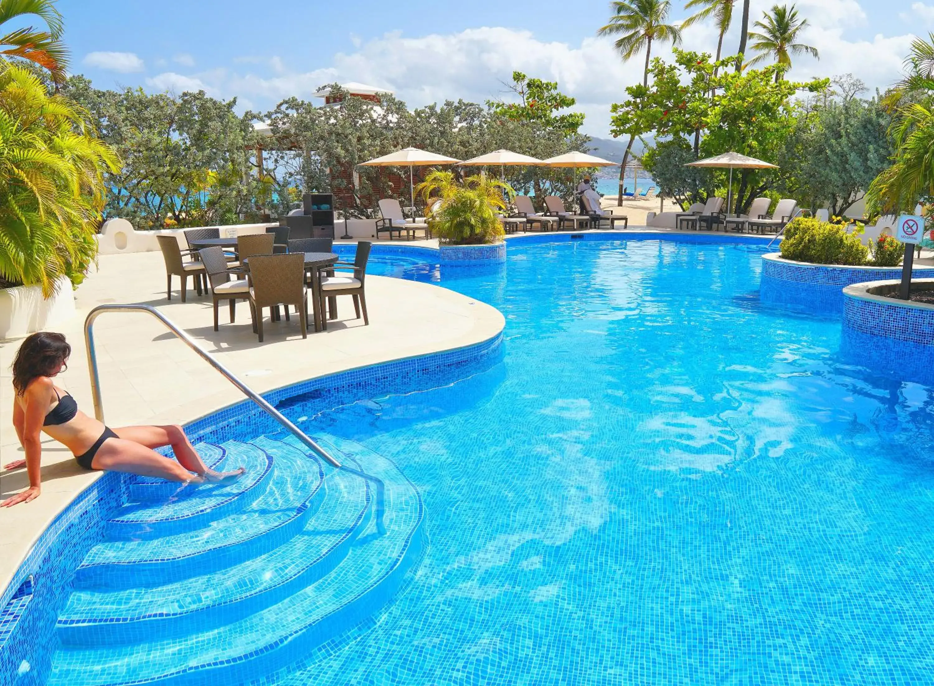 Swimming pool in Spice Island Beach Resort Swimming pool in Spice Island Beach Resort