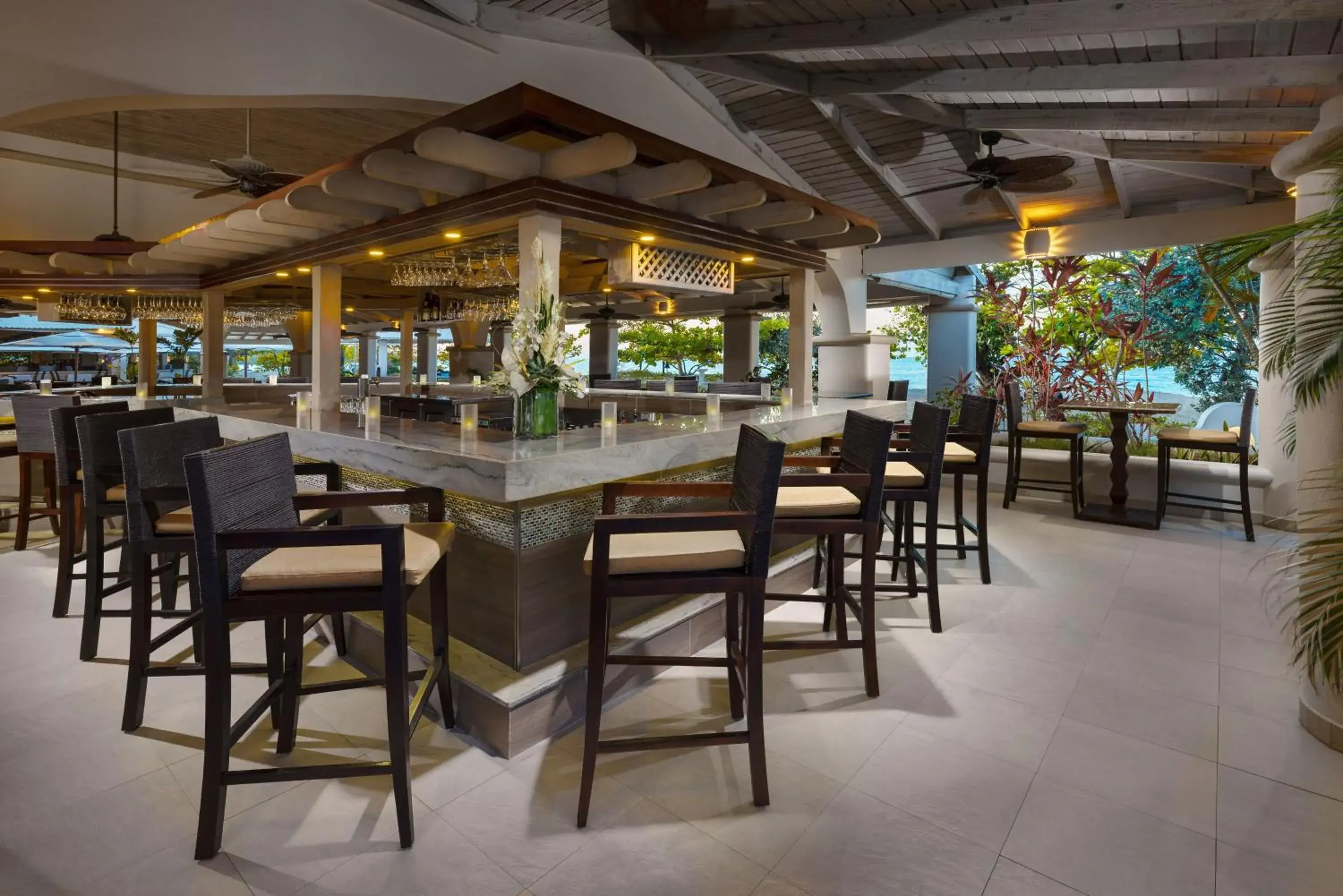 Lounge or bar in Spice Island Beach Resort Lounge or bar in Spice Island Beach Resort