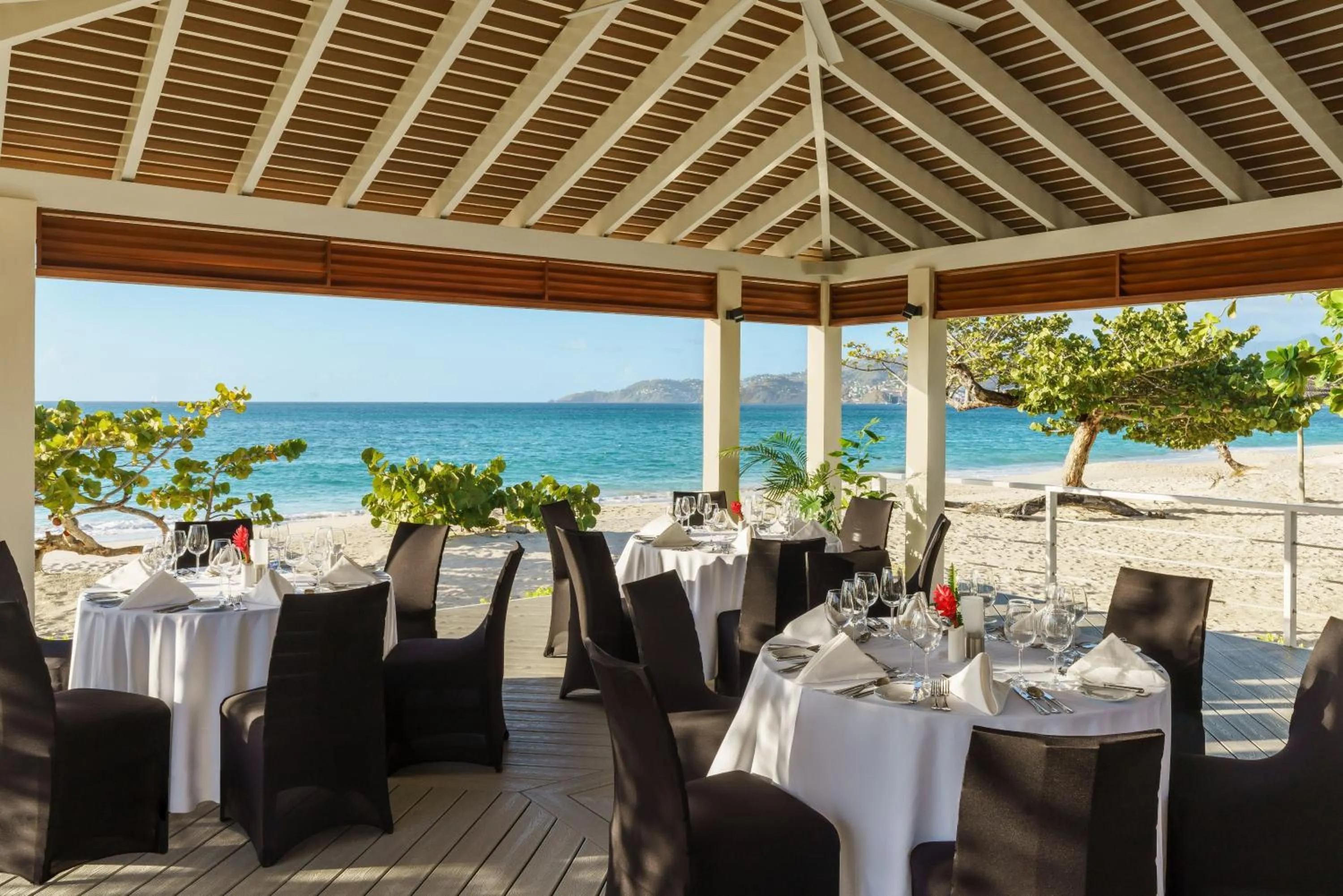 Restaurant/places to eat in Spice Island Beach Resort