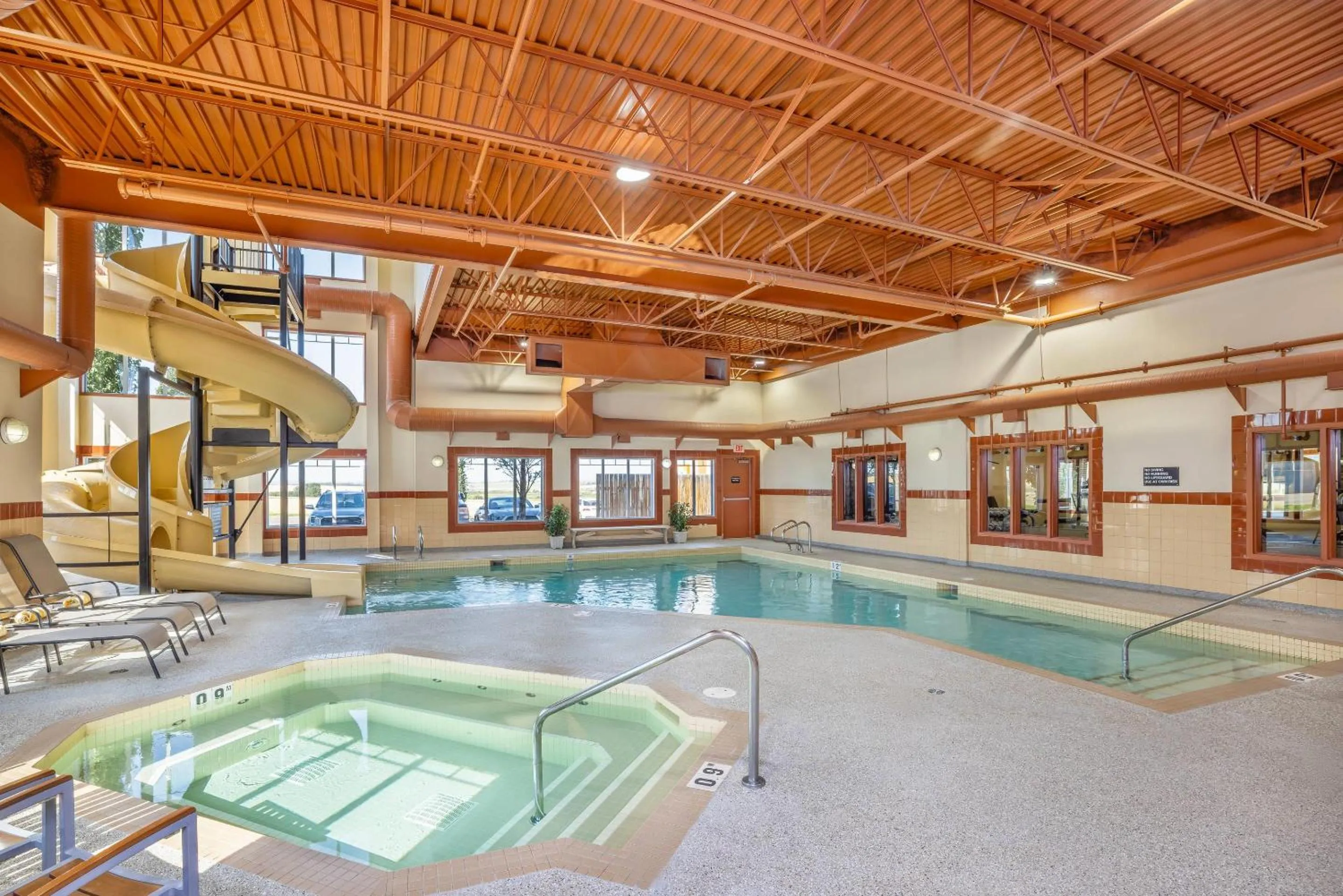 Swimming pool in Clarion Pointe