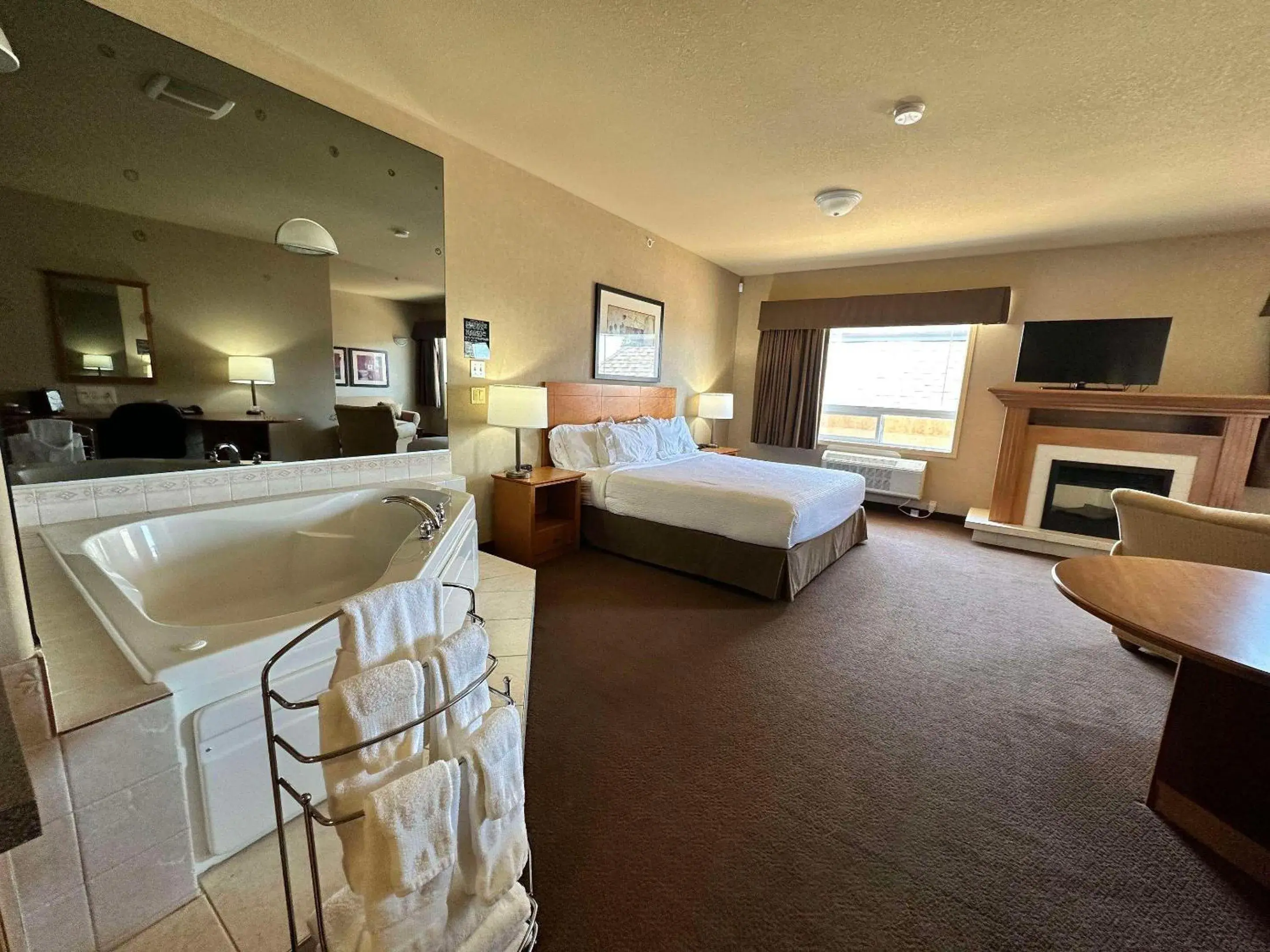 Bedroom, Bed in Clarion Pointe Bedroom, Bed in Clarion Pointe