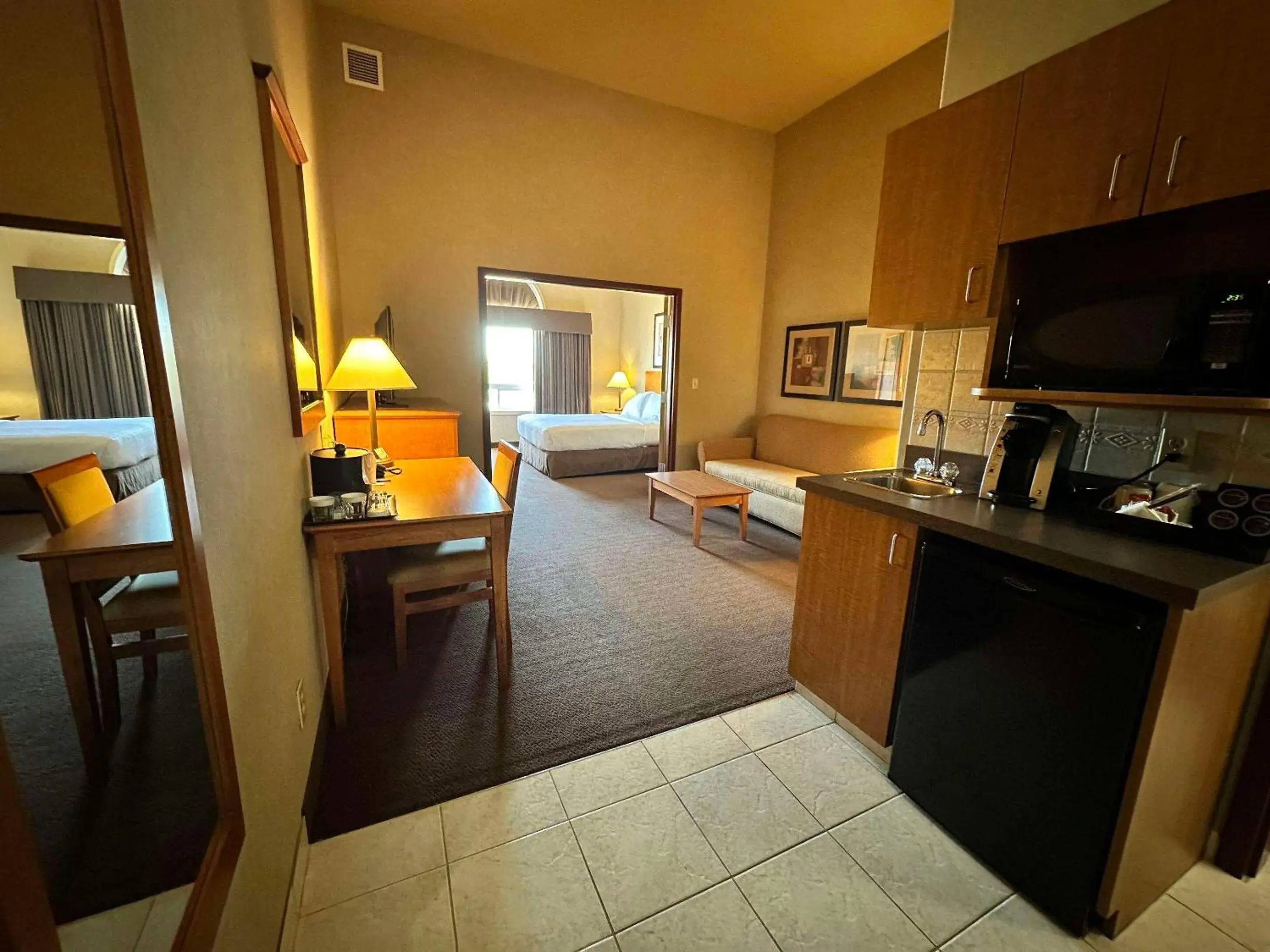 Bedroom, Bed in Clarion Pointe Bedroom, Bed in Clarion Pointe