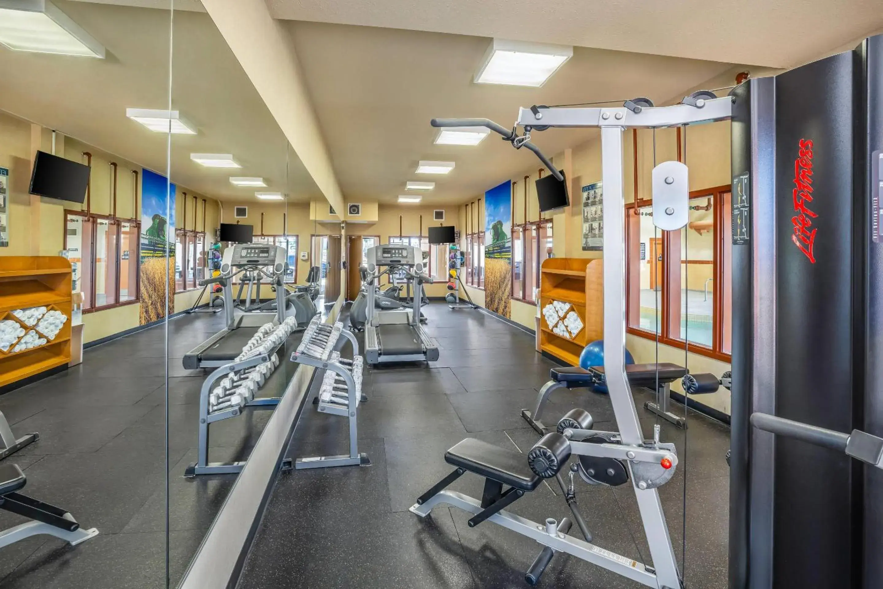 Fitness centre/facilities in Clarion Pointe Fitness centre/facilities in Clarion Pointe