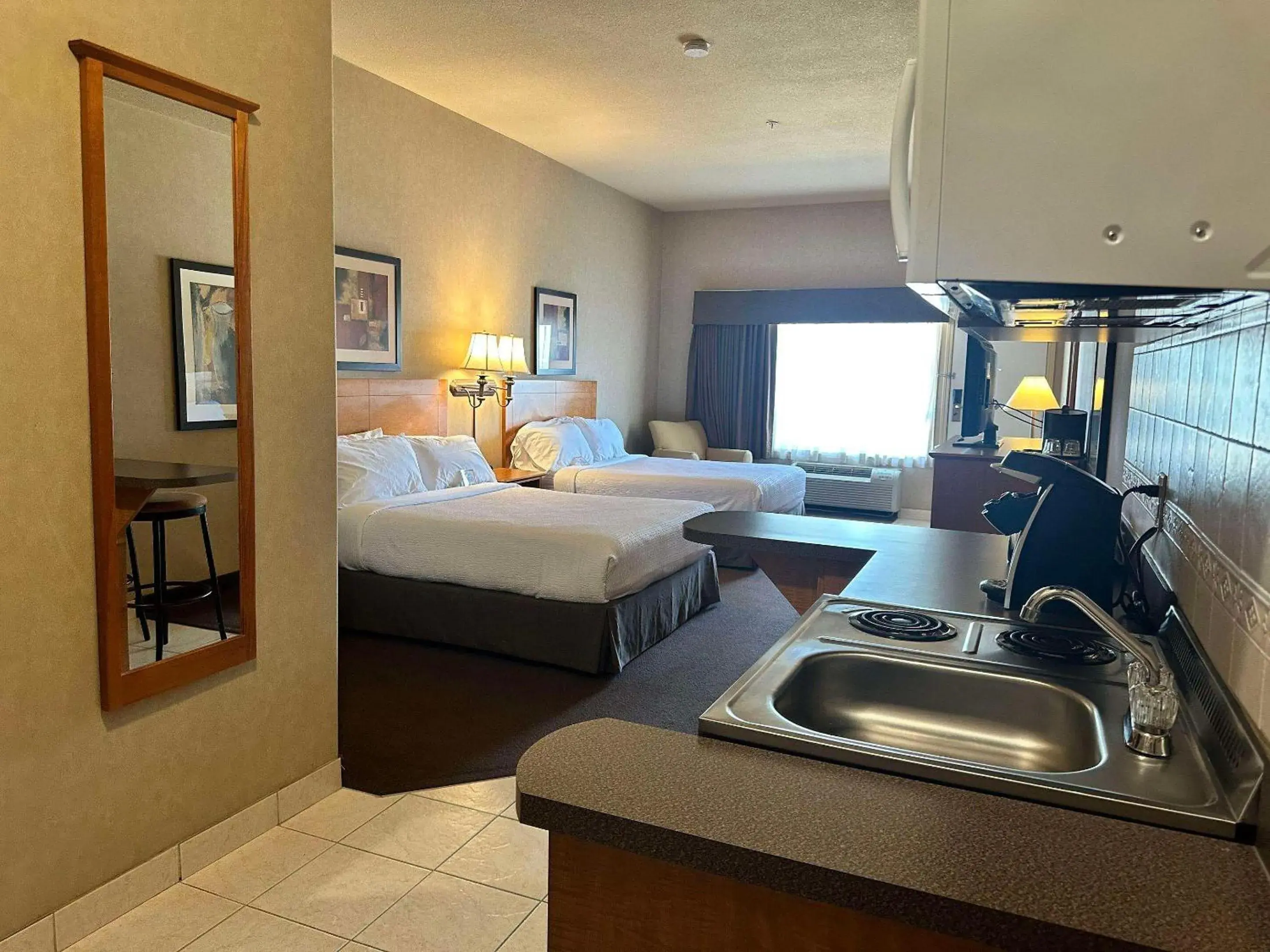 Bedroom, Bed in Clarion Pointe Bedroom, Bed in Clarion Pointe