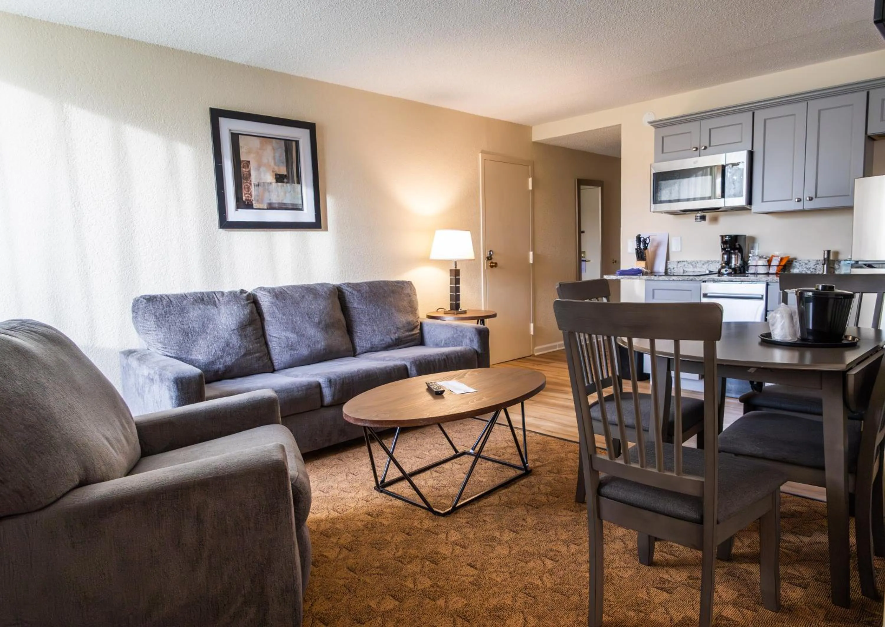 Living room in Village Inn Clemmons-Winston Salem, Trademark by Wyndham