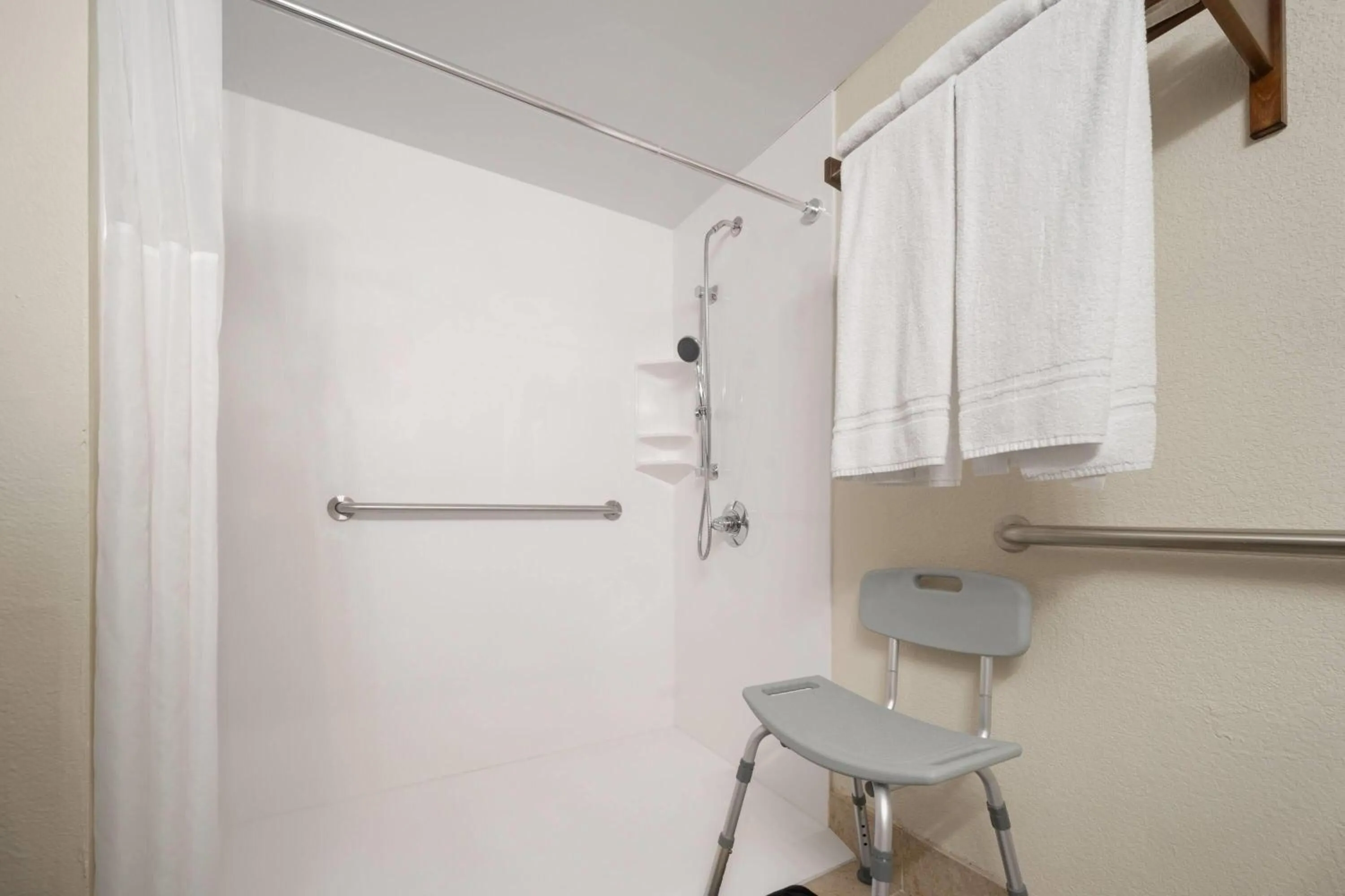 Shower in Village Inn Clemmons-Winston Salem, Trademark by Wyndham