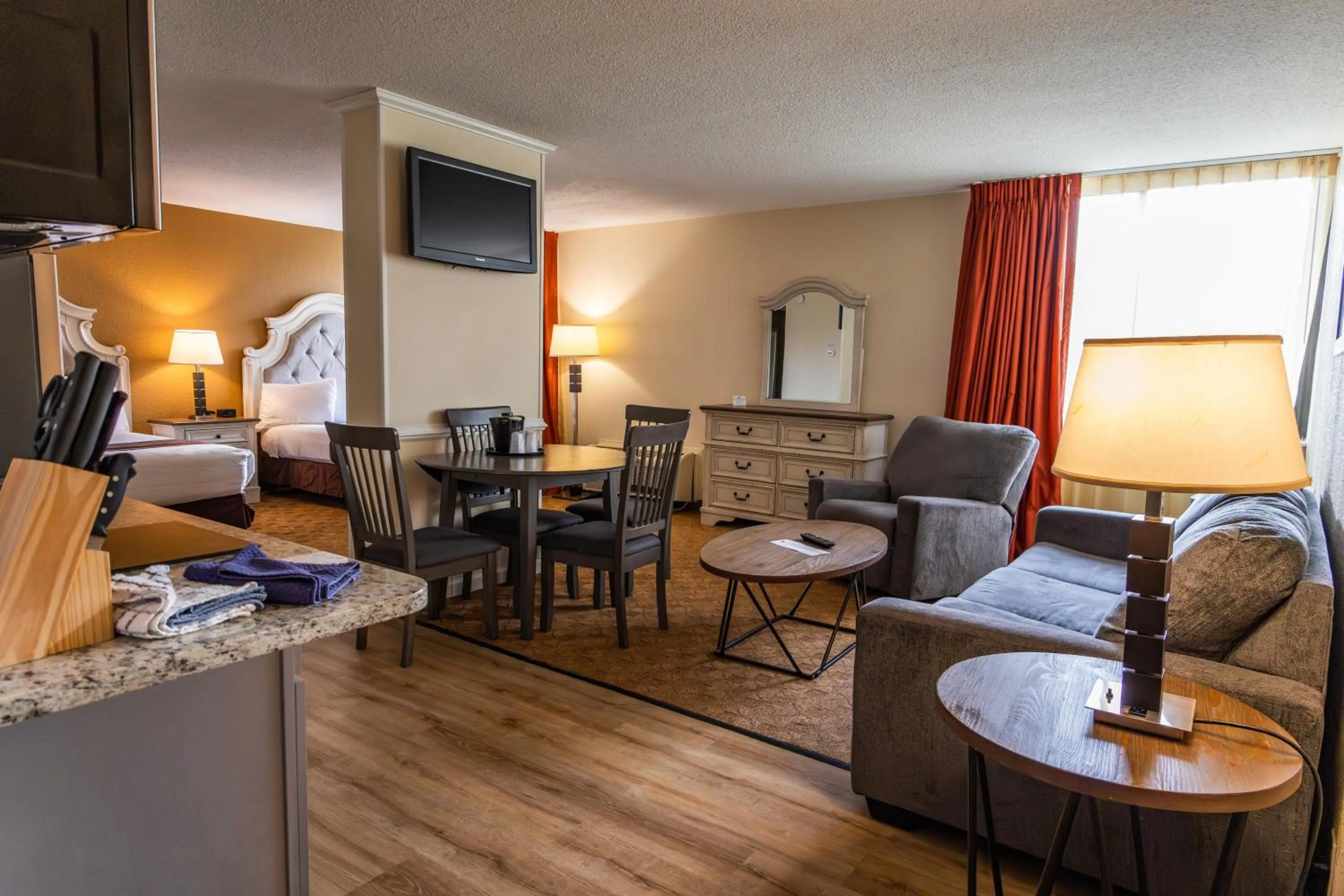 Living room in Village Inn Clemmons-Winston Salem, Trademark by Wyndham