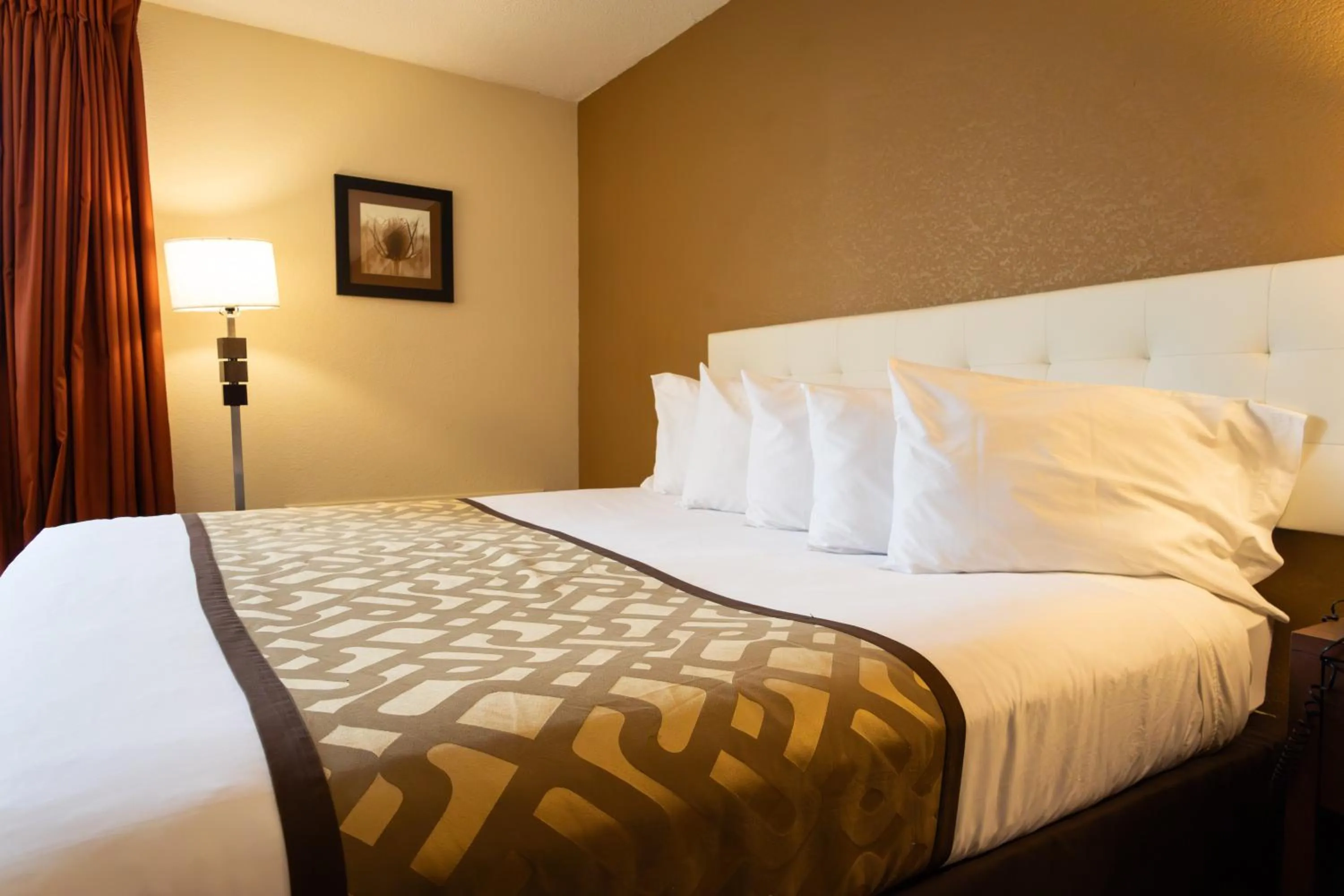 Bed in Village Inn Clemmons-Winston Salem, Trademark by Wyndham