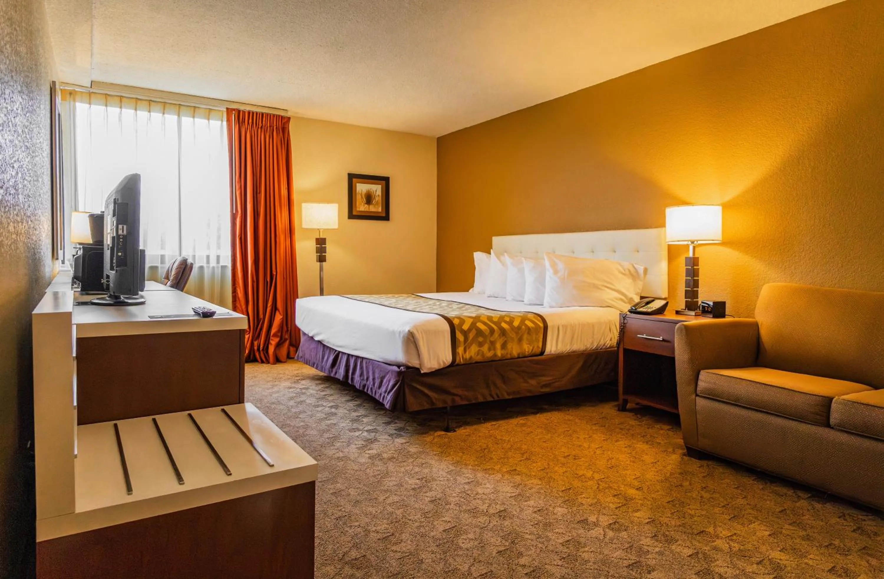 Bedroom, Bed in Village Inn Clemmons-Winston Salem, Trademark by Wyndham