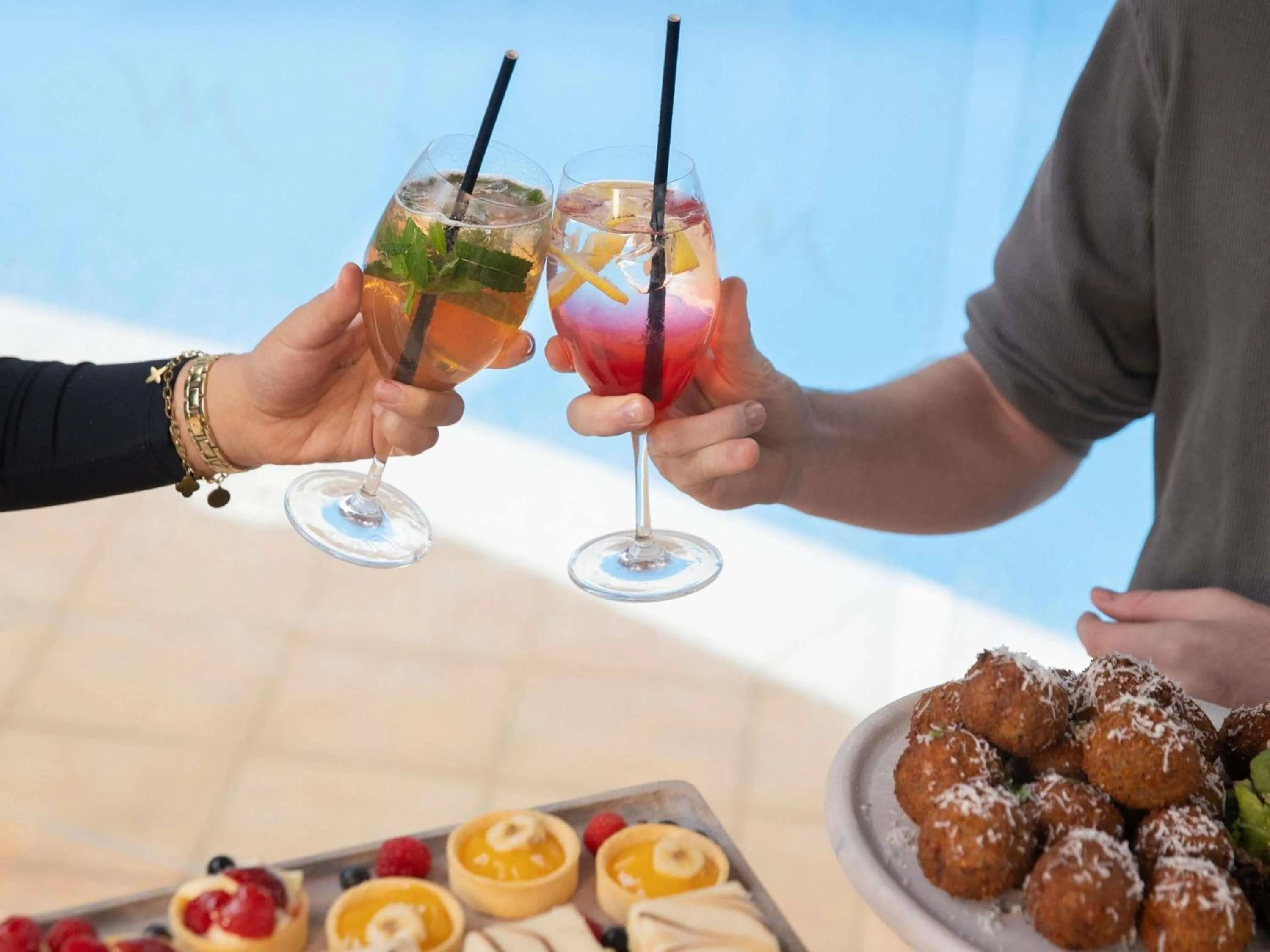 Lounge or bar in Mercure Newcastle