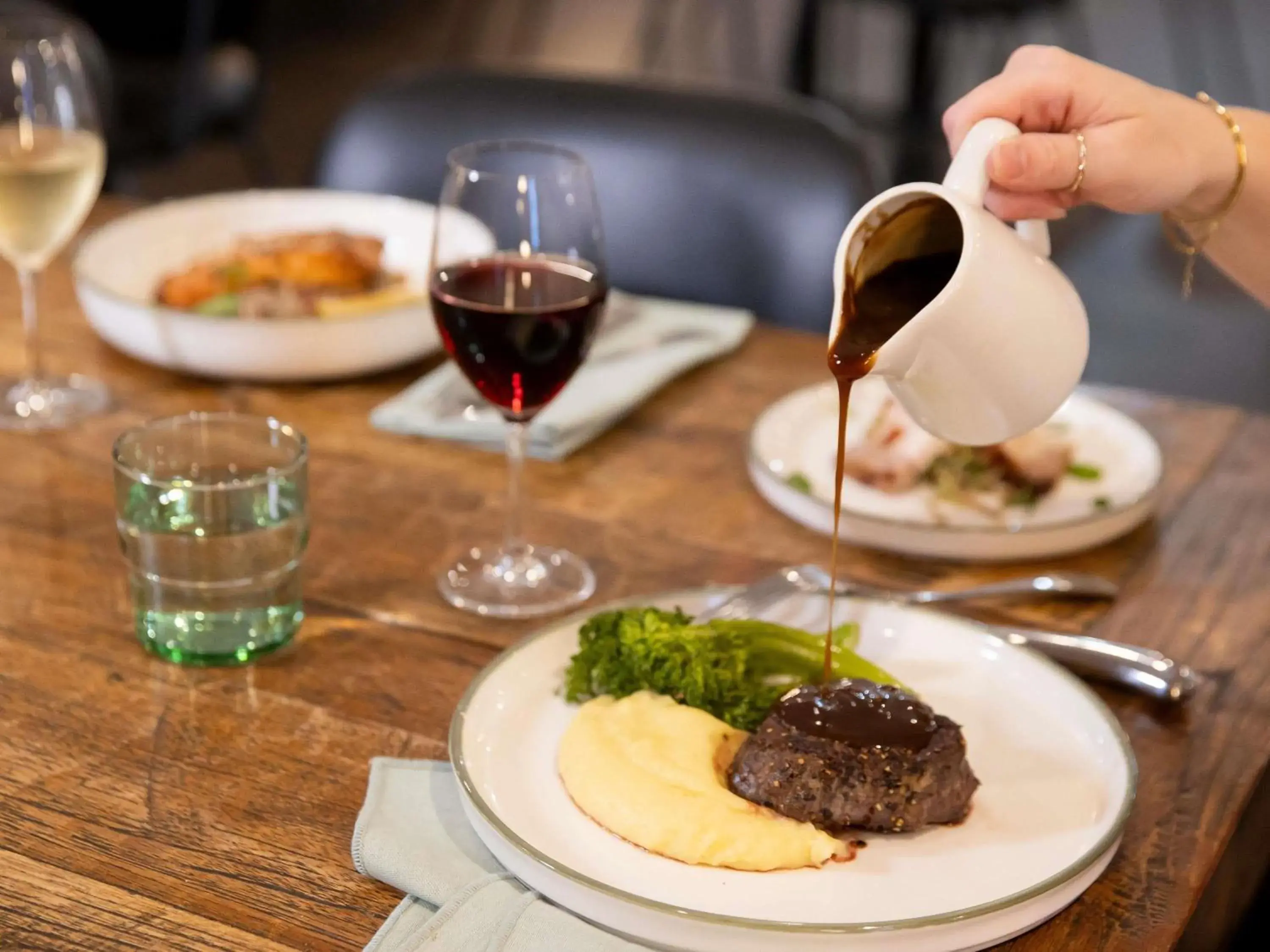 Lounge or bar in Mercure Newcastle Lounge or bar in Mercure Newcastle