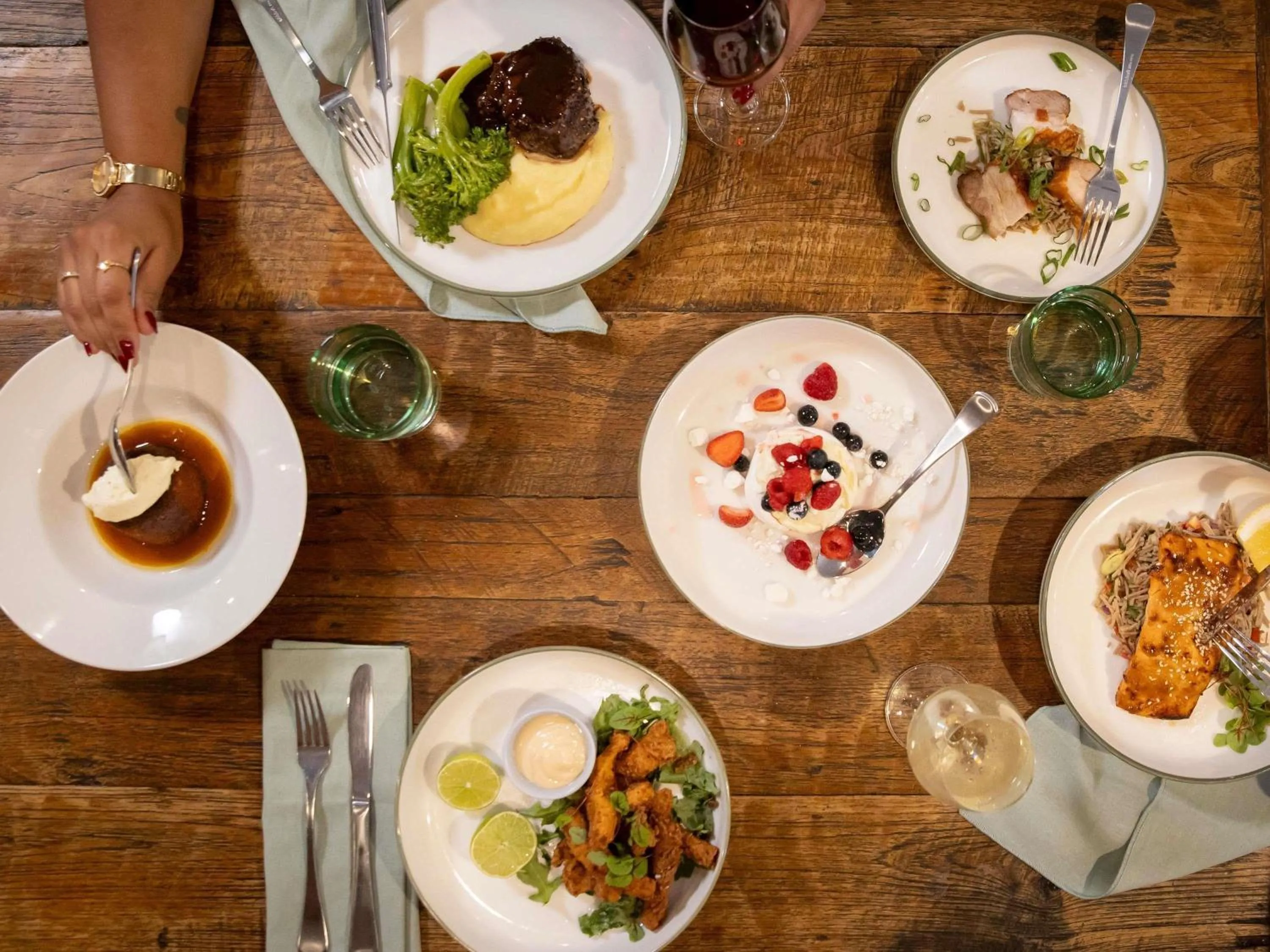 Restaurant/places to eat in Mercure Newcastle