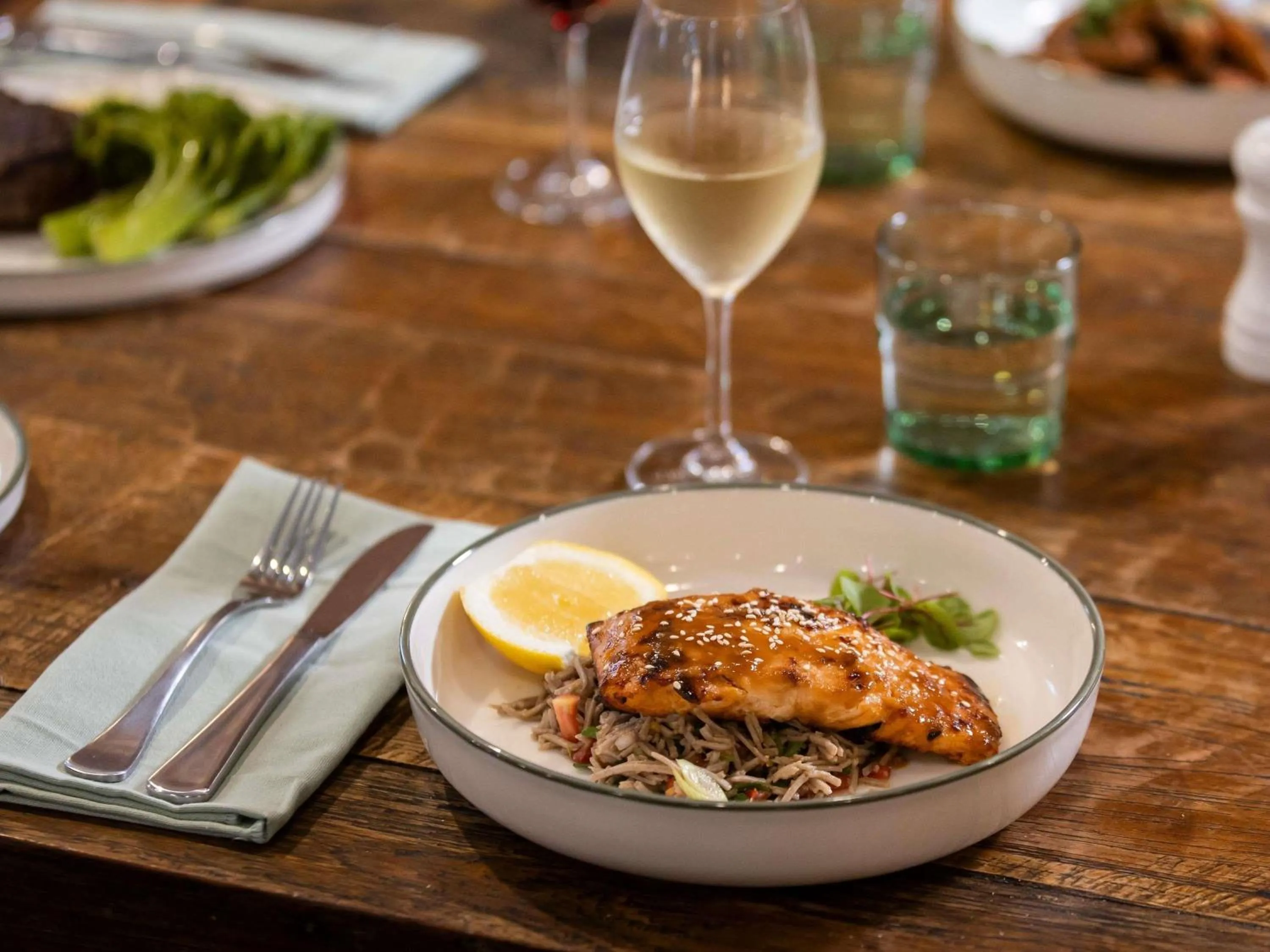 Lounge or bar in Mercure Newcastle