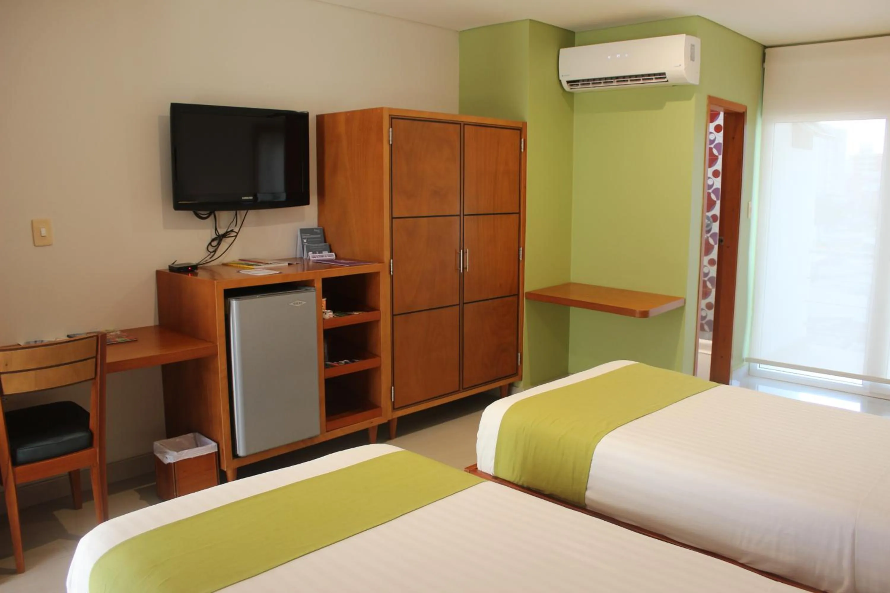 Bedroom, Bed in Hotel Atrium Plaza