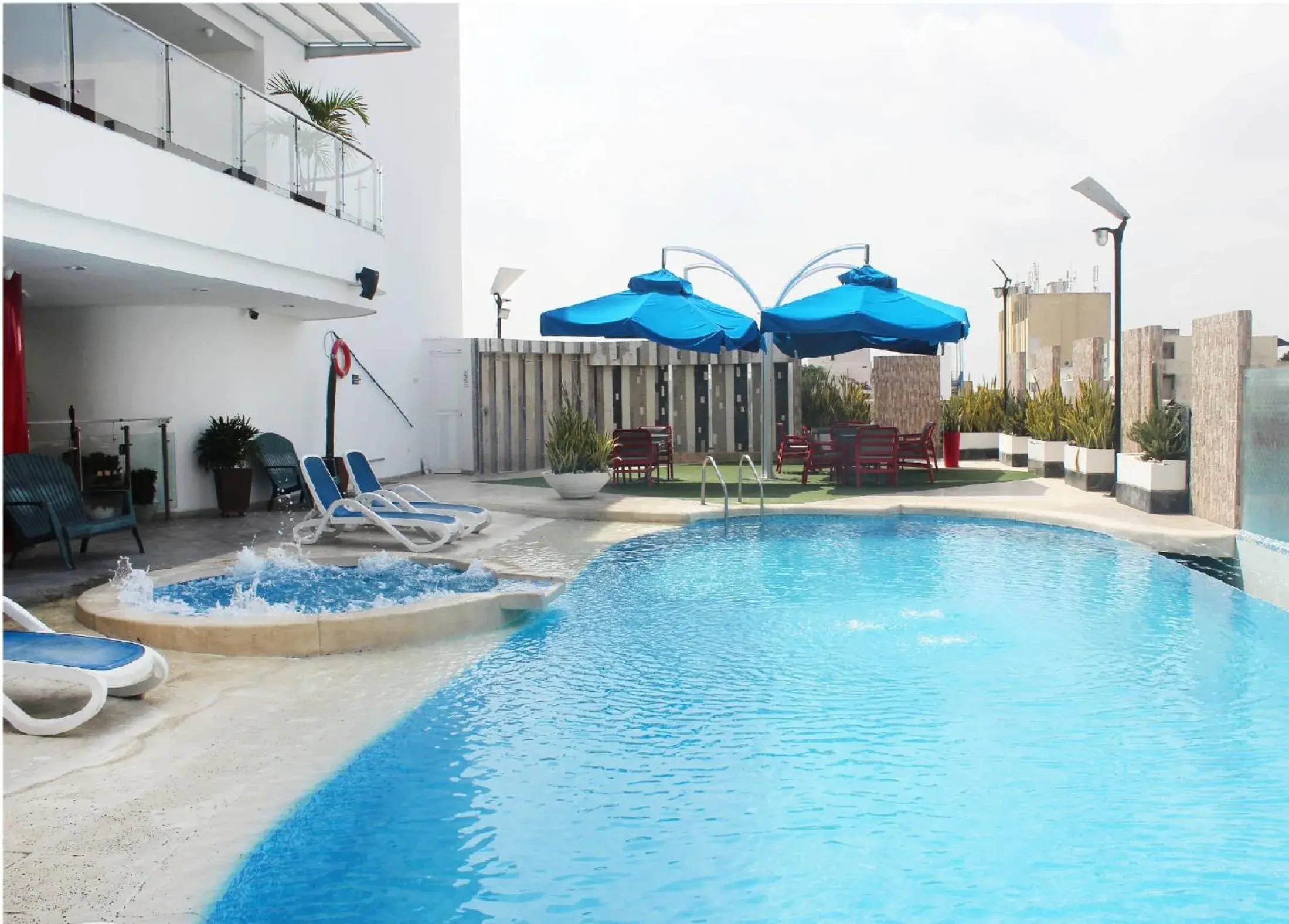 Swimming pool in Hotel Atrium Plaza Swimming pool in Hotel Atrium Plaza