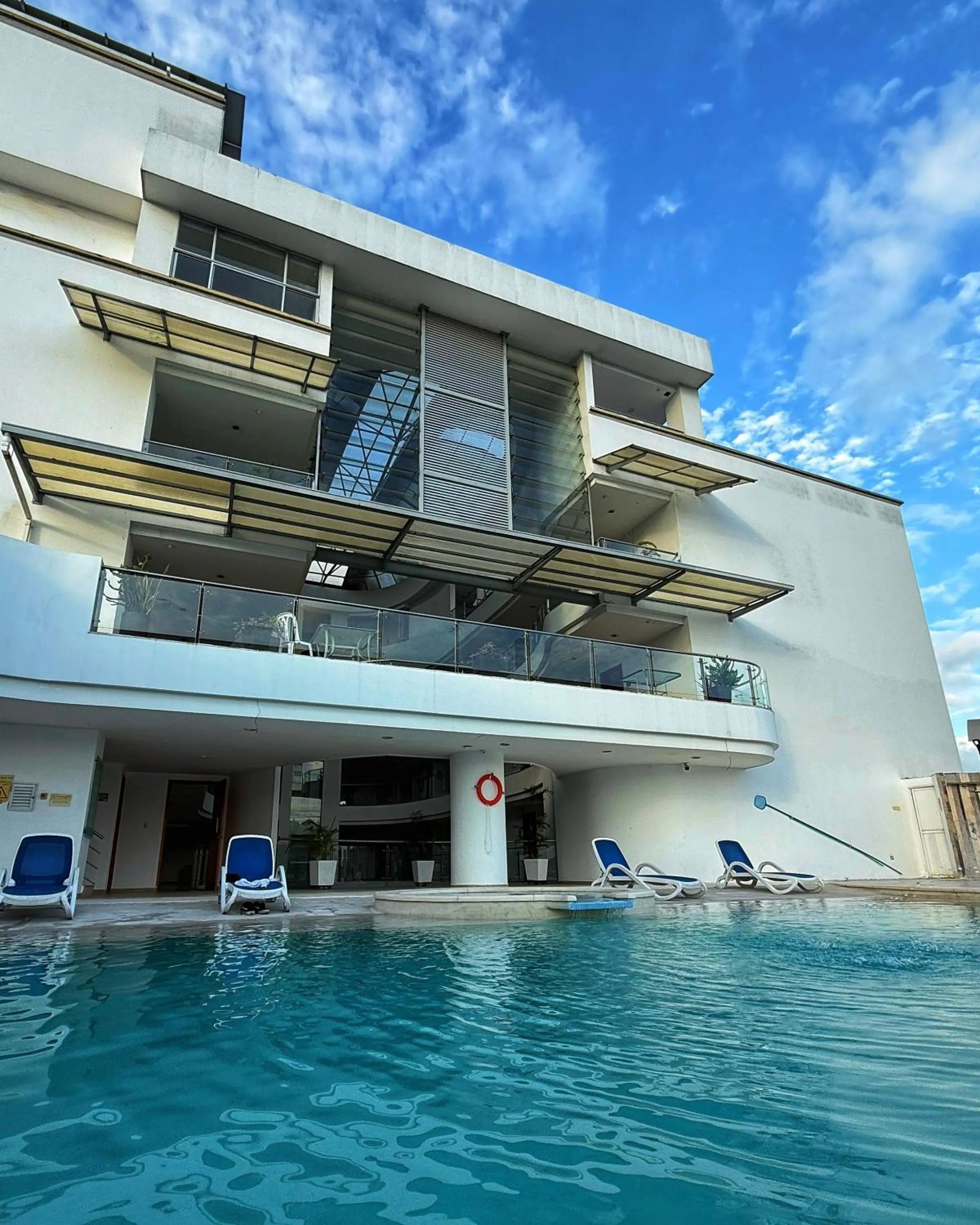 Swimming pool in Hotel Atrium Plaza