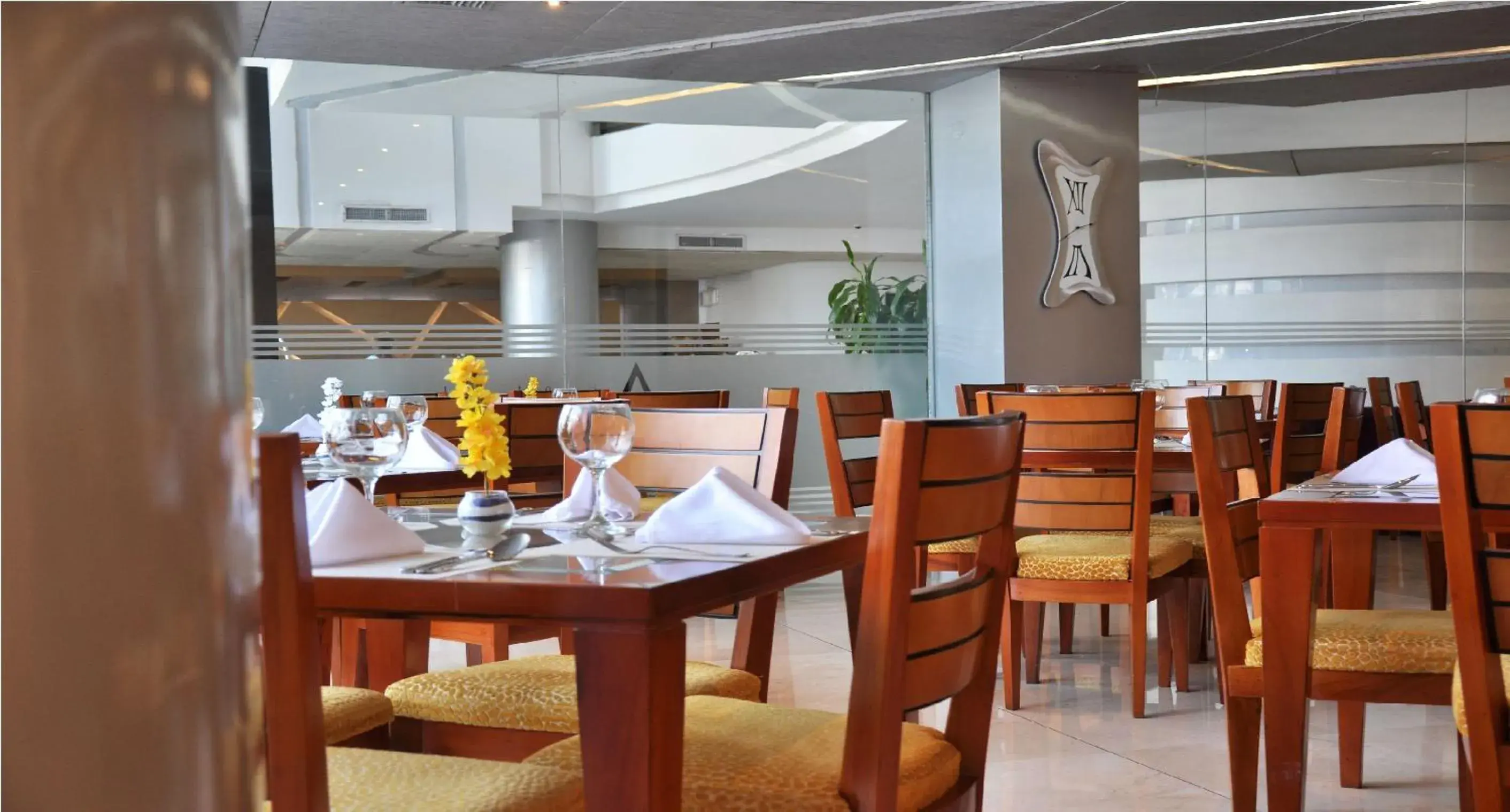 Restaurant/places to eat in Hotel Atrium Plaza Restaurant/places to eat in Hotel Atrium Plaza
