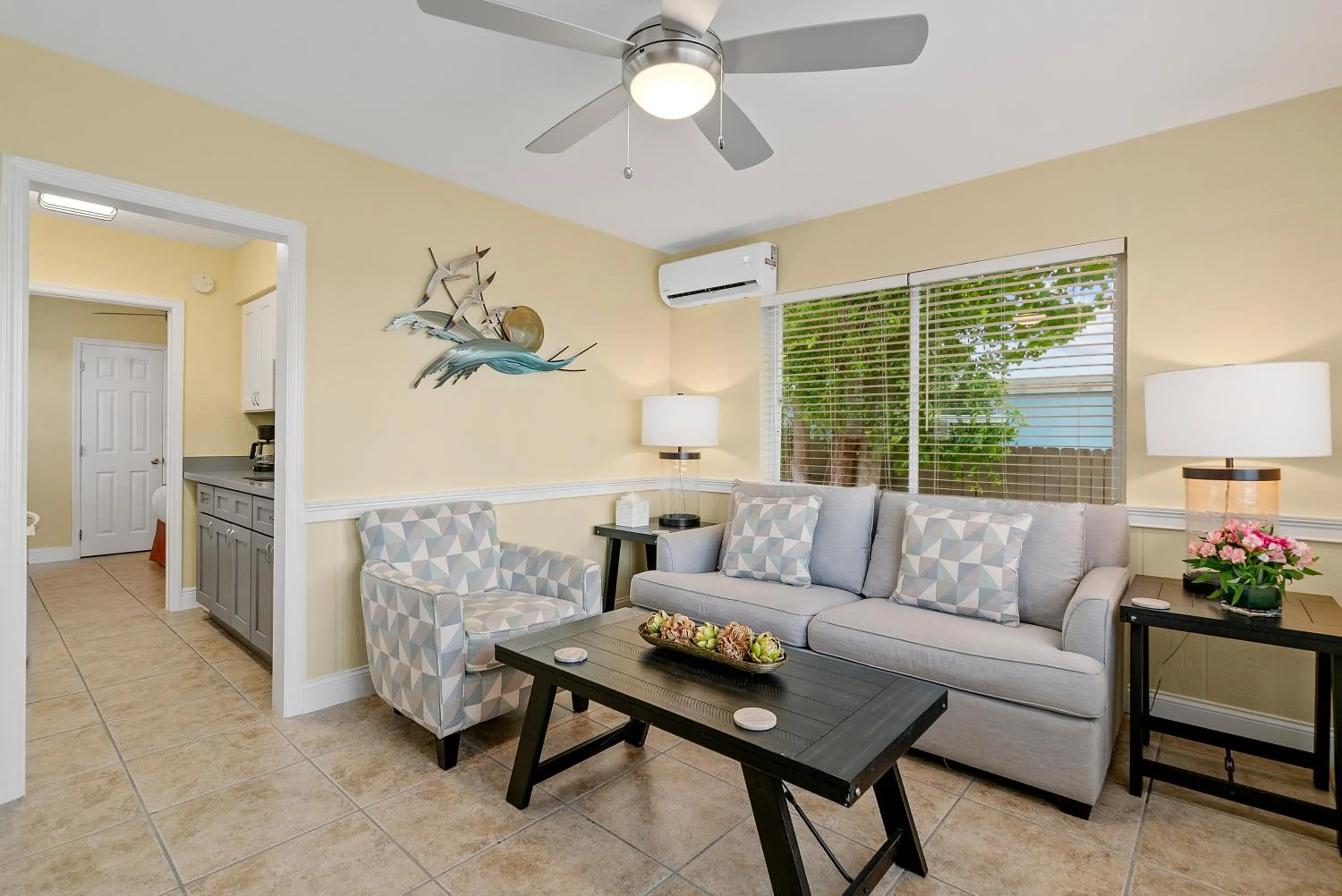 Living room in Bay Harbor Lodge