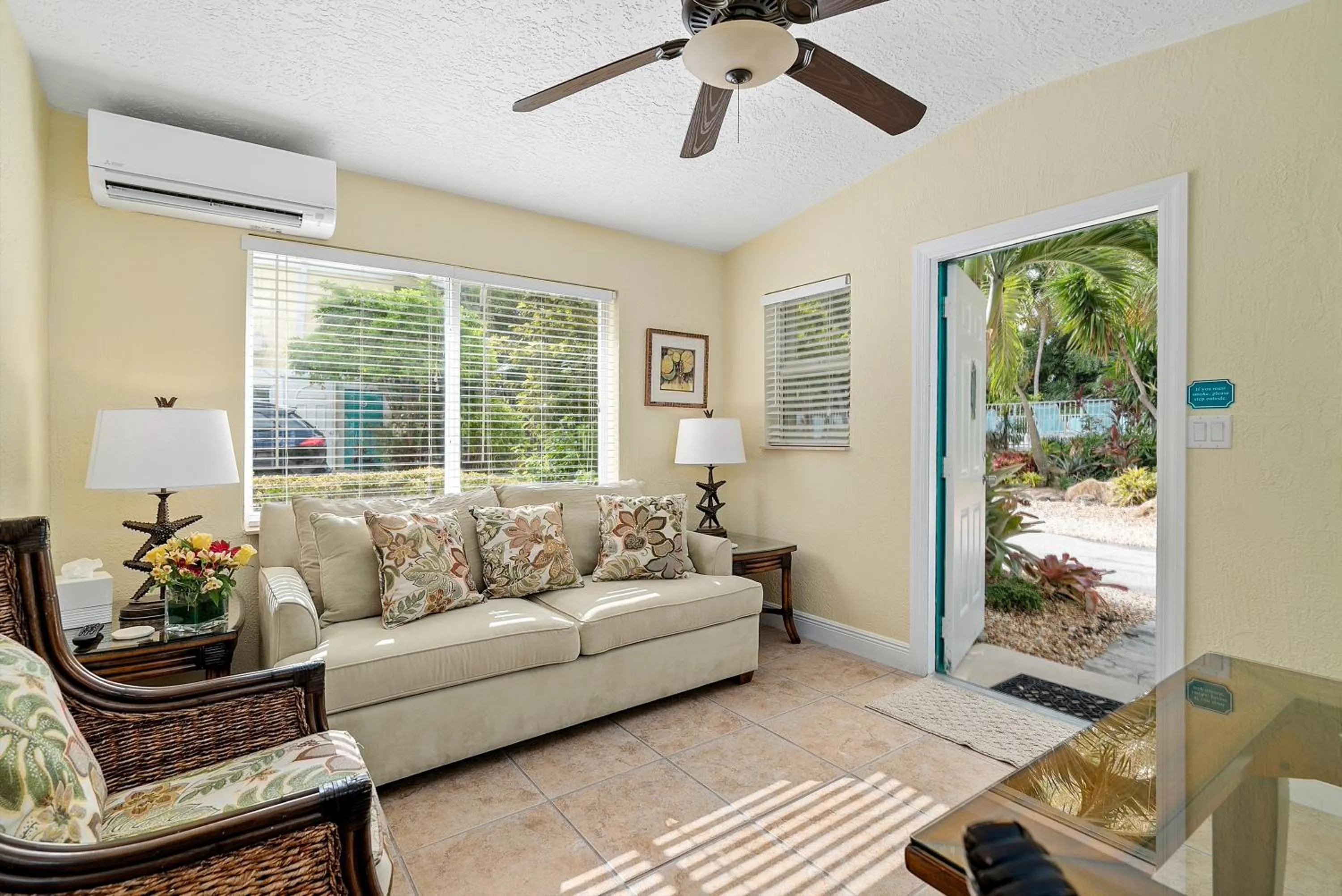 Living room in Bay Harbor Lodge