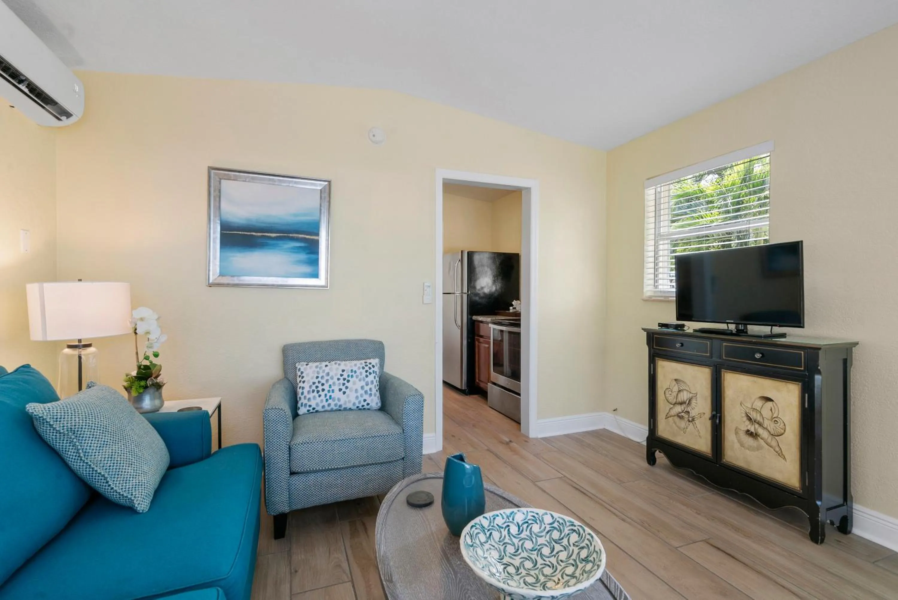 Living room in Bay Harbor Lodge