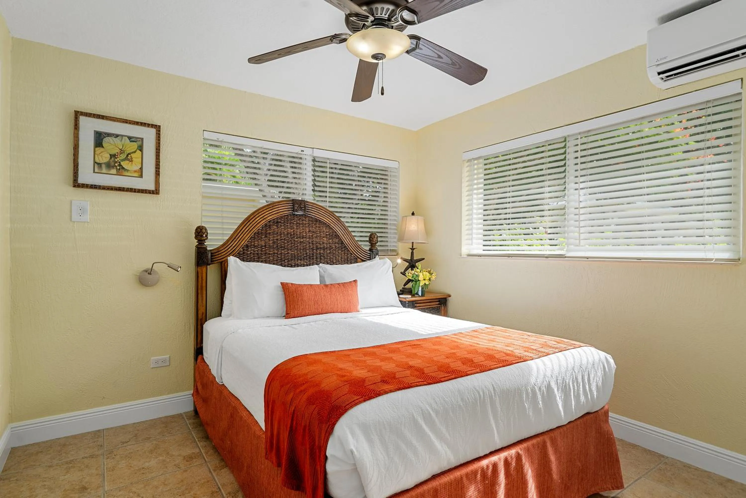 Bedroom, Bed in Bay Harbor Lodge