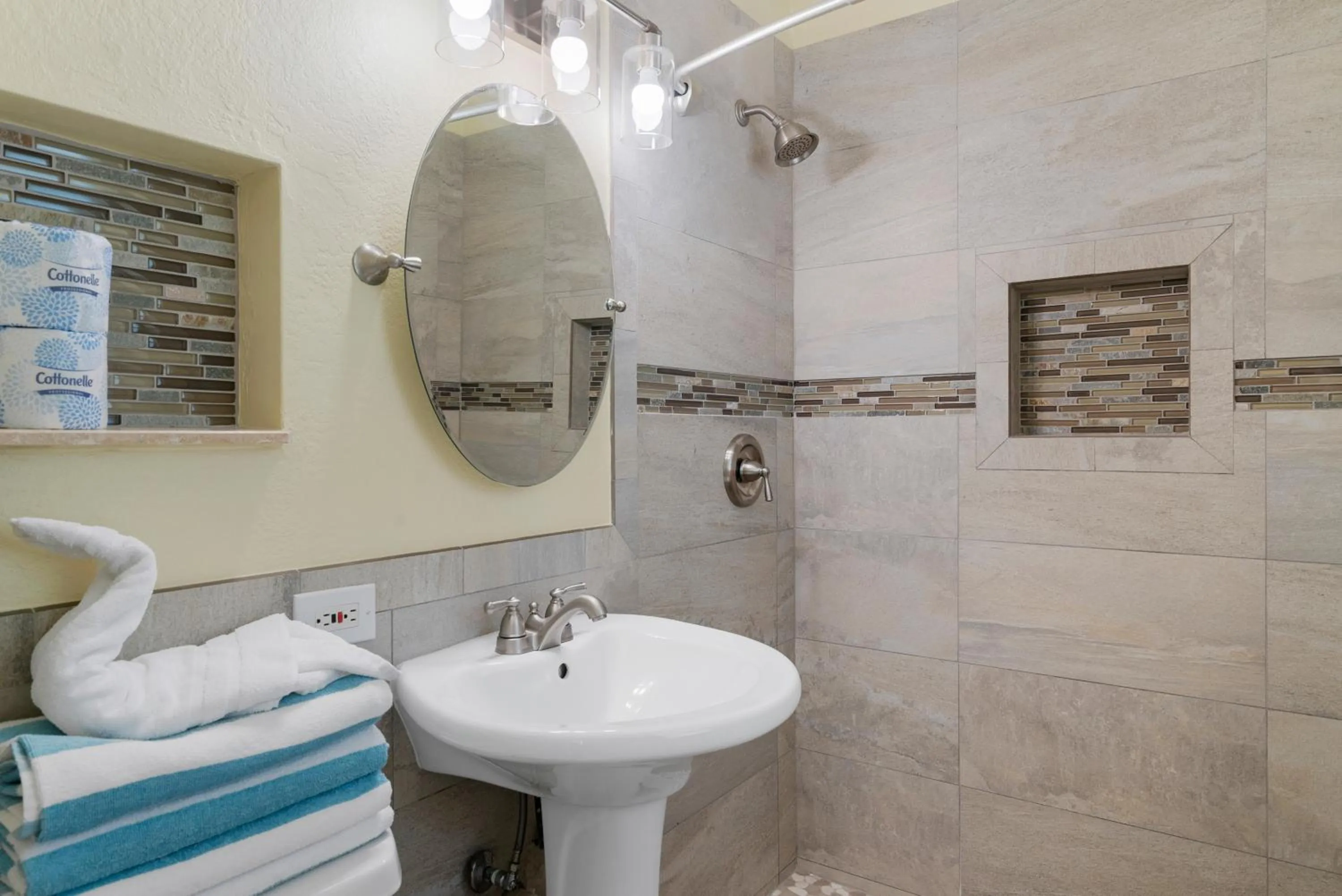 Bathroom in Bay Harbor Lodge