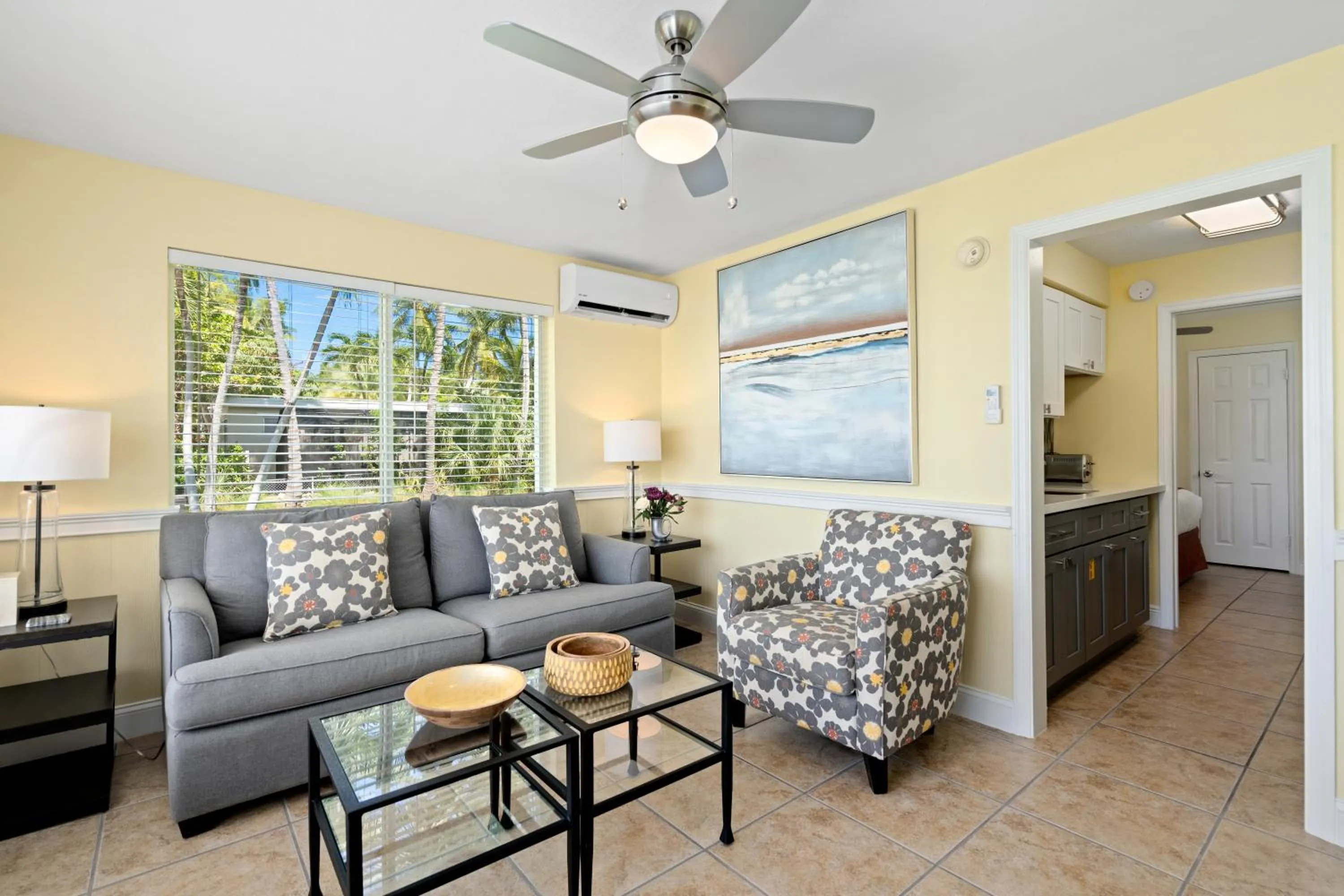 Living room in Bay Harbor Lodge
