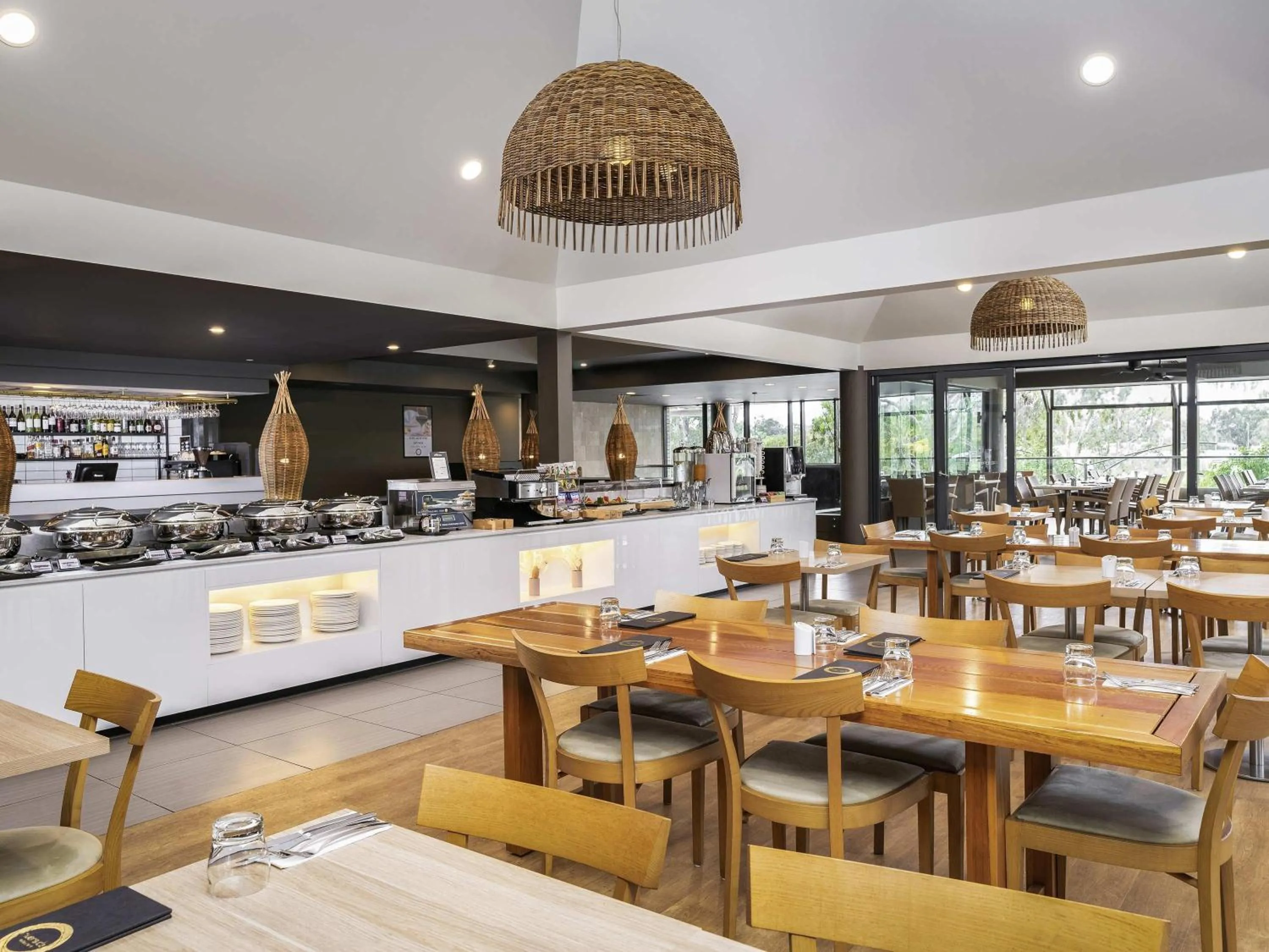 Restaurant/places to eat in Mercure Rockhampton