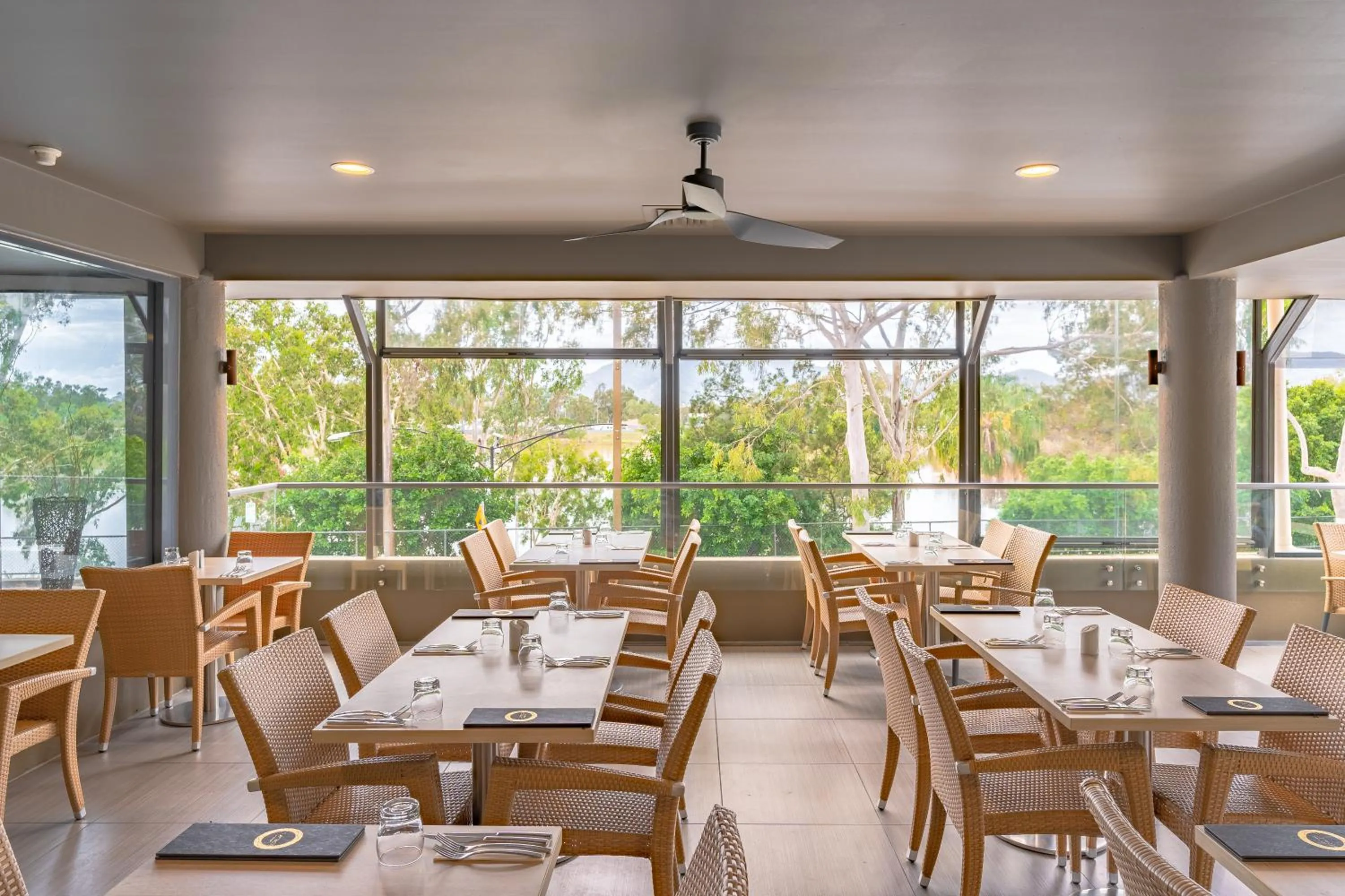 Restaurant/places to eat in Mercure Rockhampton