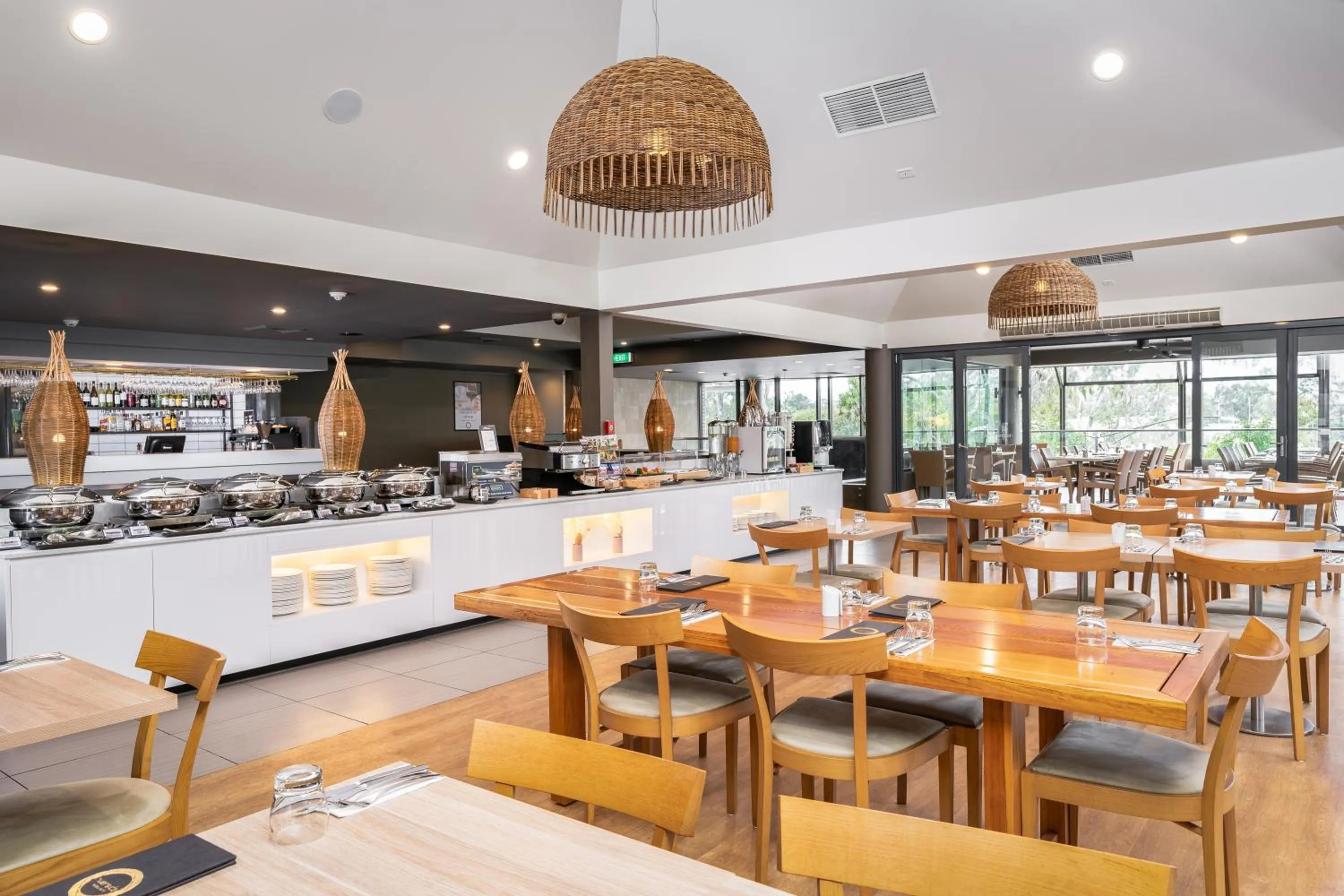 Restaurant/places to eat in Mercure Rockhampton