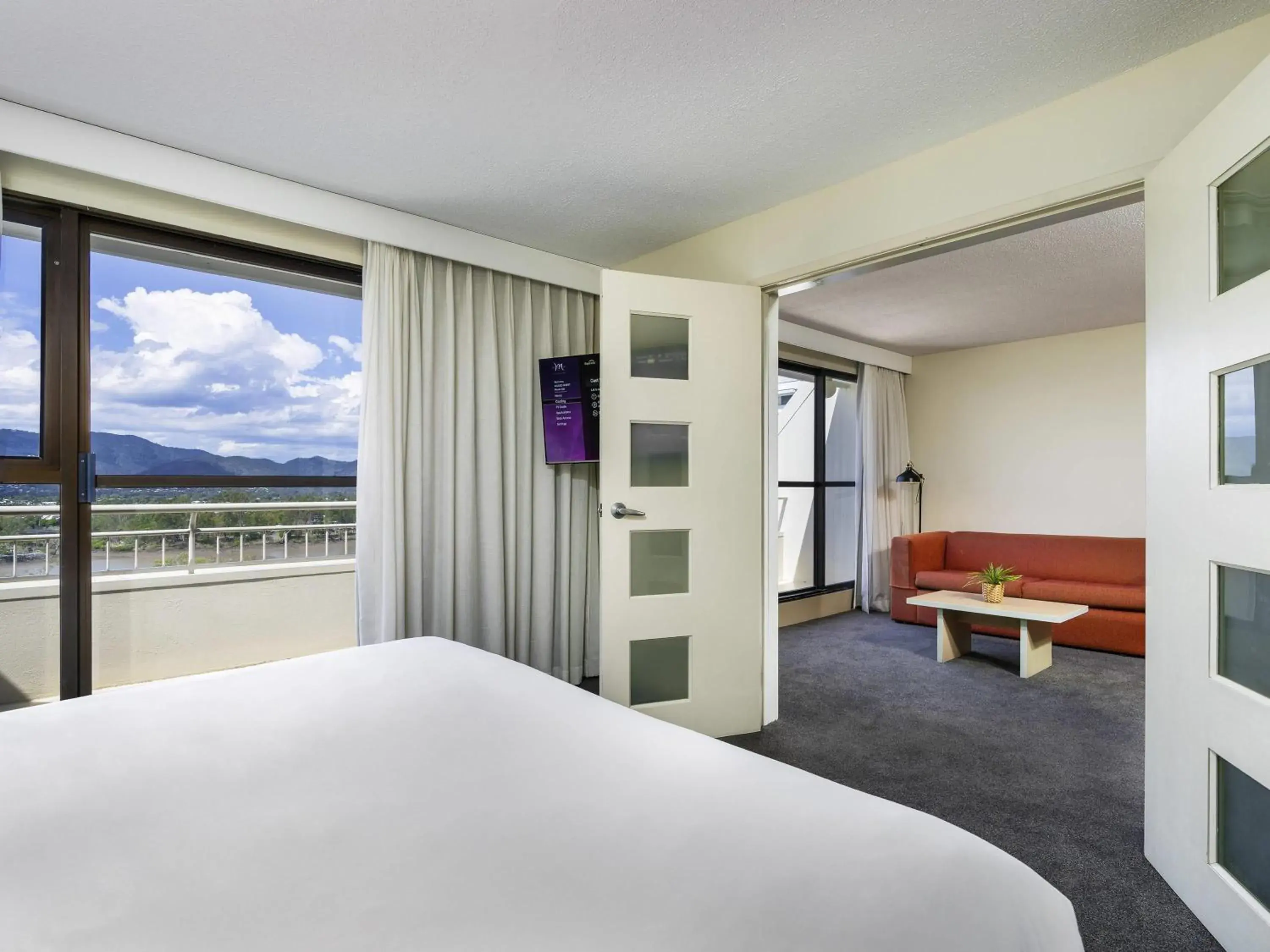 Bedroom, Bed in Mercure Rockhampton Bedroom, Bed in Mercure Rockhampton