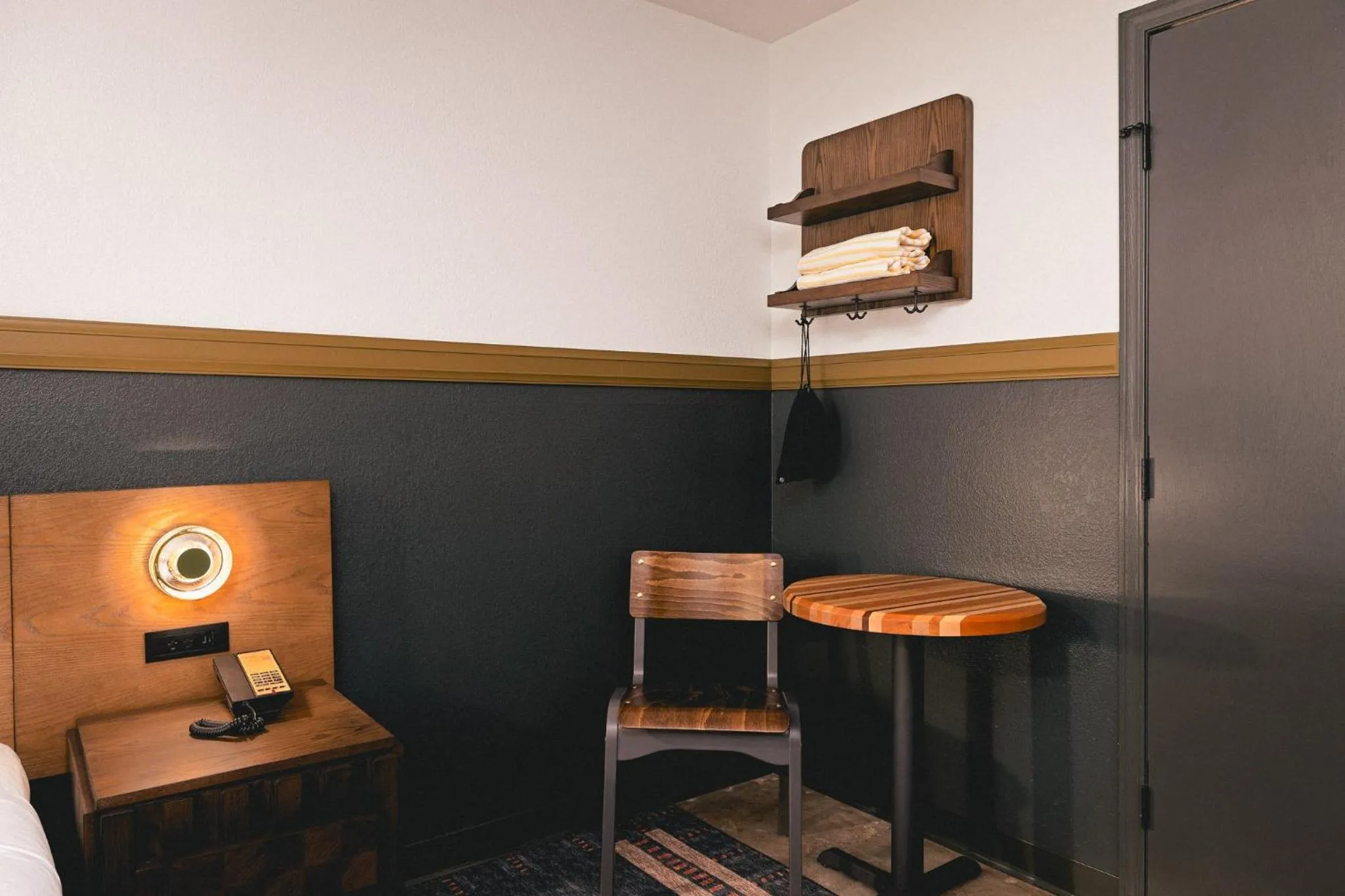 Photo of the whole room in The Ozarker Lodge