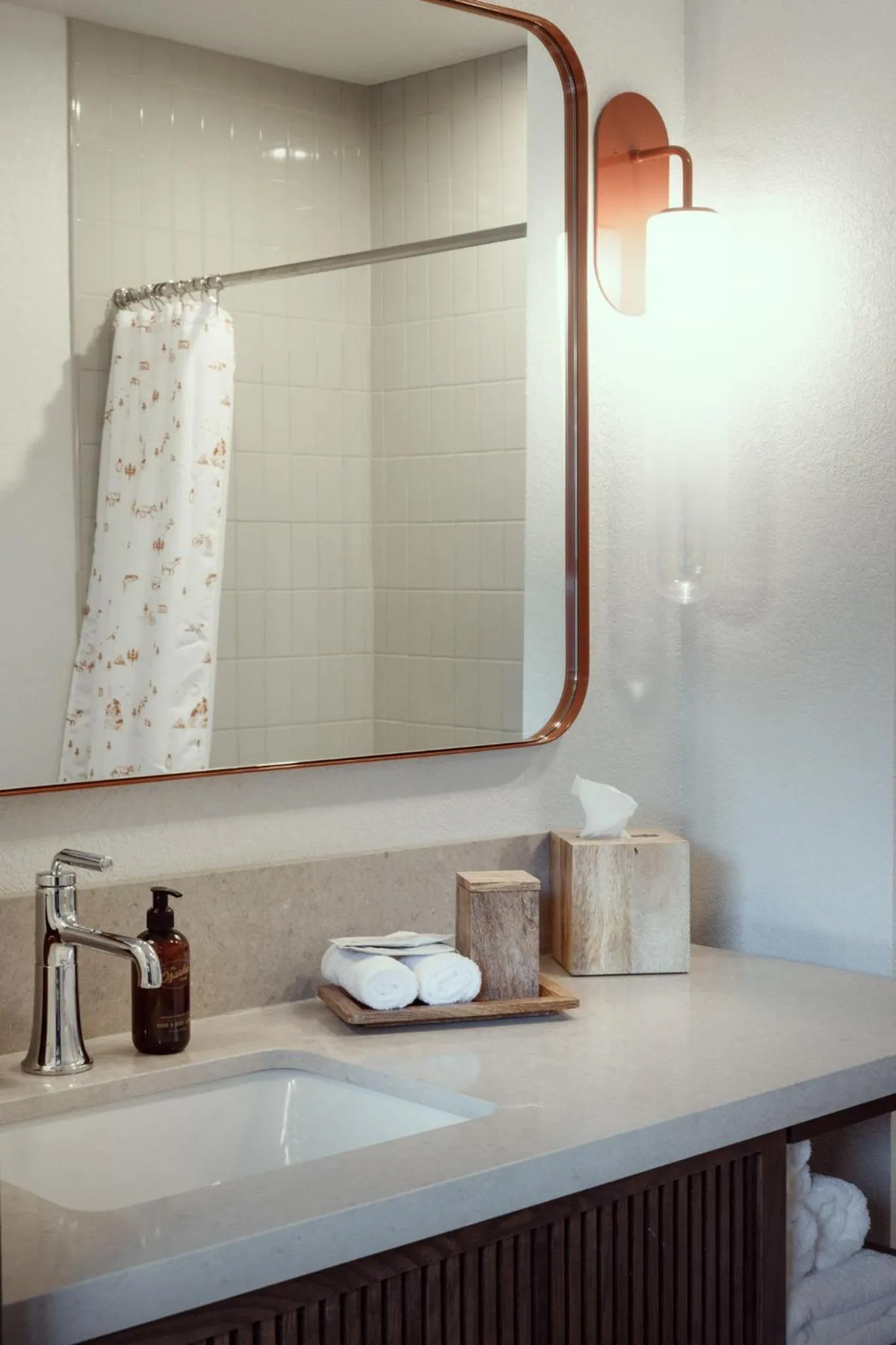 Bathroom in The Ozarker Lodge