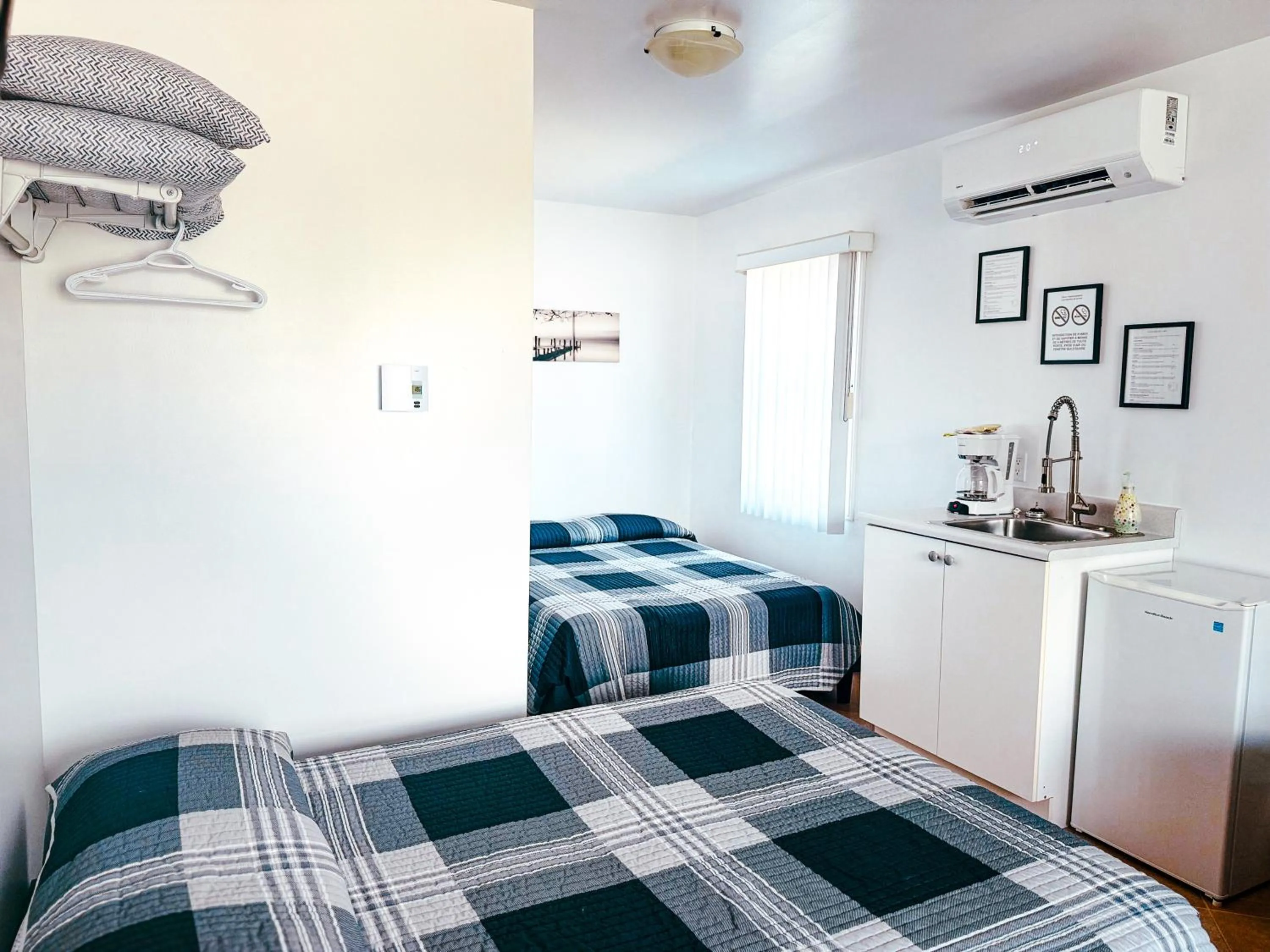 Photo of the whole room, Bed in Les studios de la mer