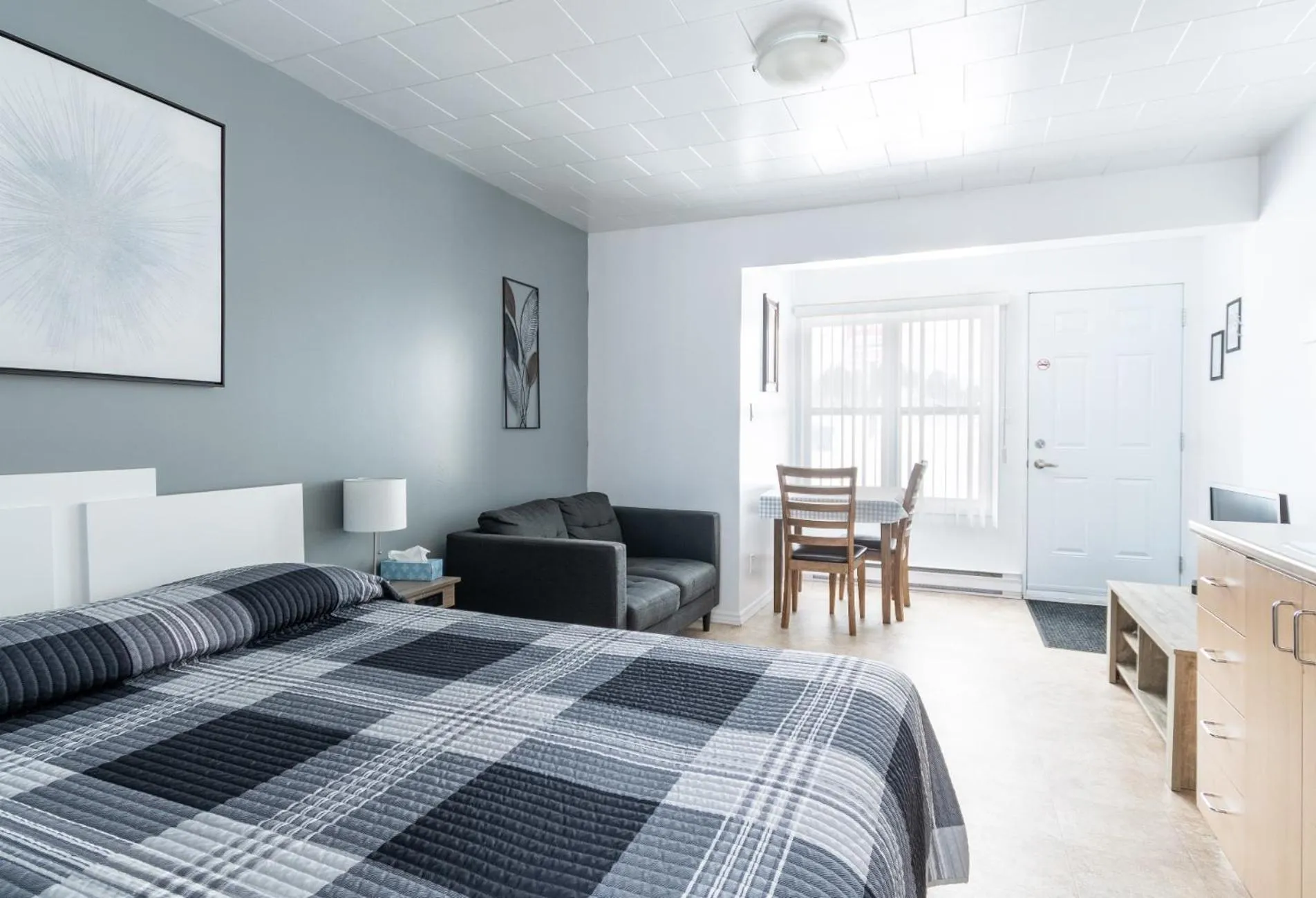 Photo of the whole room, Bed in Les studios de la mer