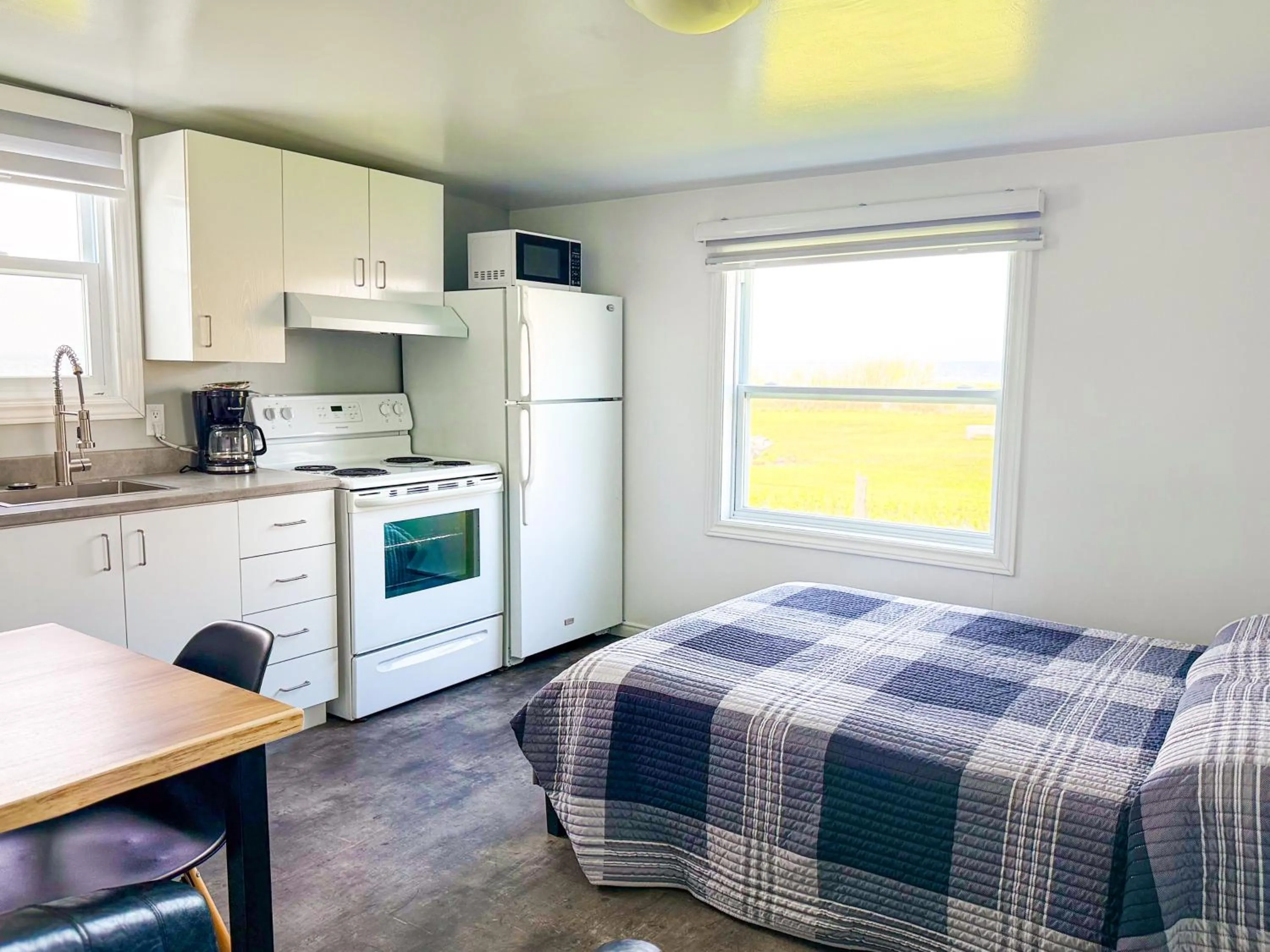 Kitchen or kitchenette, Bed in Les studios de la mer