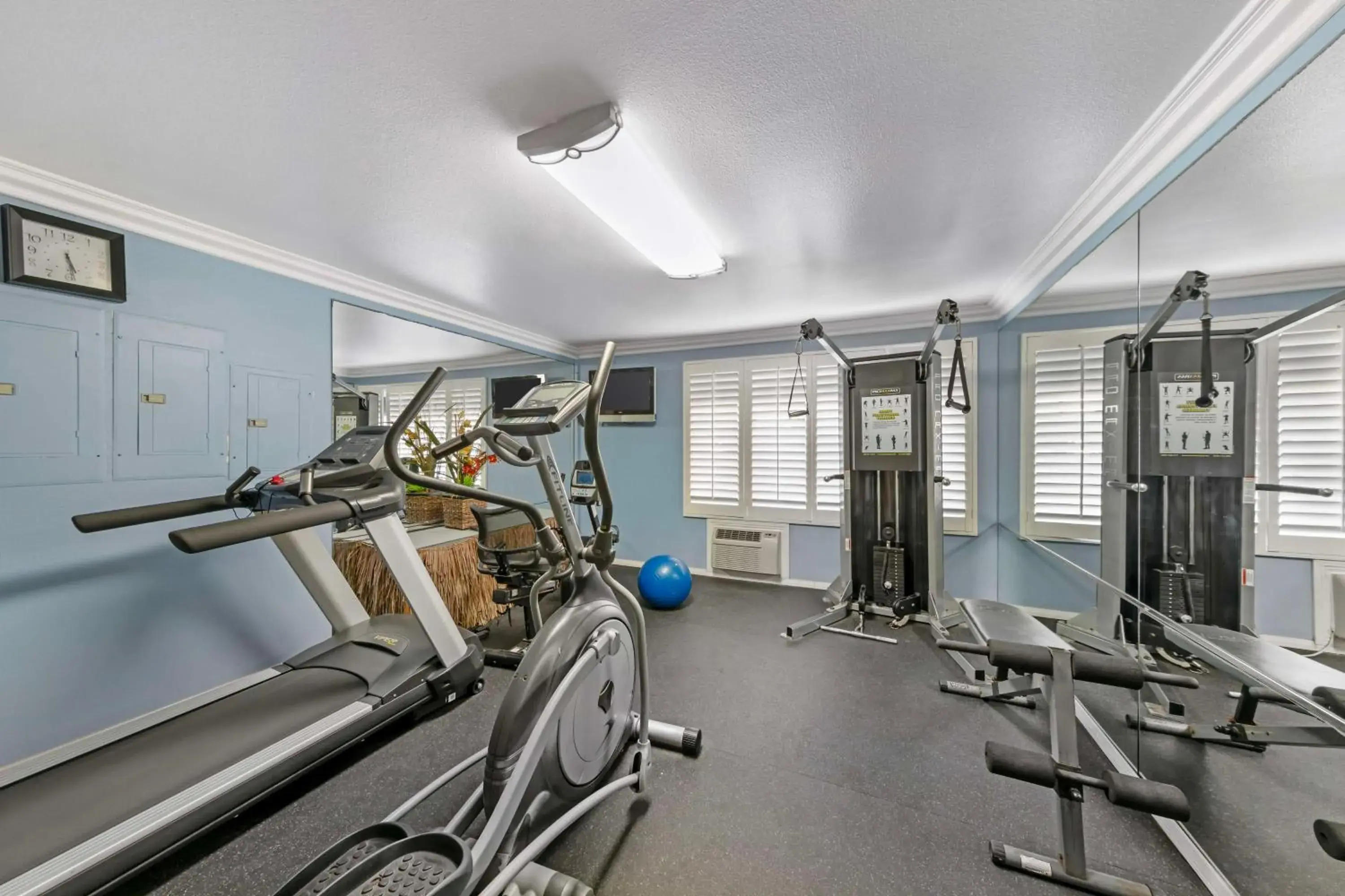 Fitness centre/facilities in Best Western Harbour Inn & Suites Huntington - Sunset Beach Fitness centre/facilities in Best Western Harbour Inn & Suites Huntington - Sunset Beach