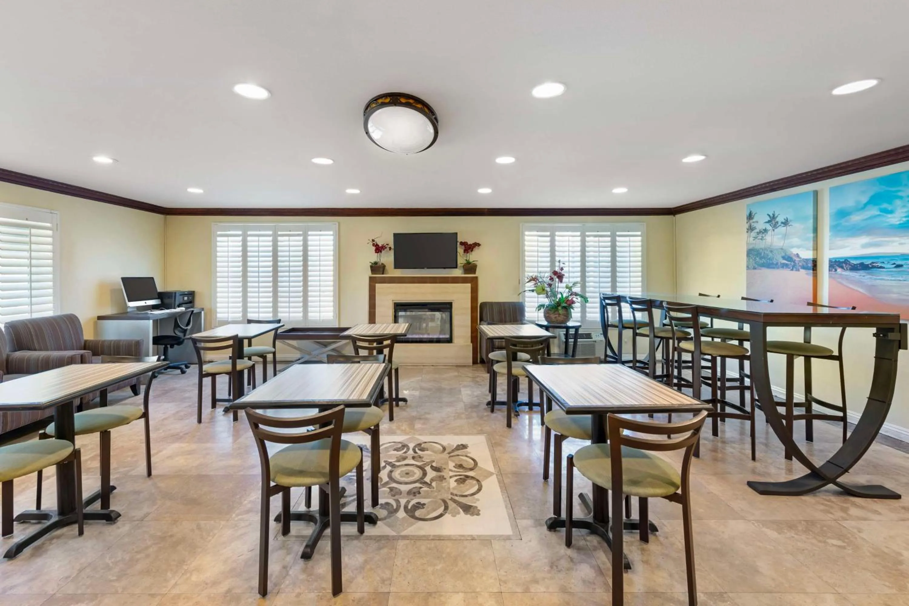 Breakfast in Best Western Harbour Inn & Suites Huntington - Sunset Beach