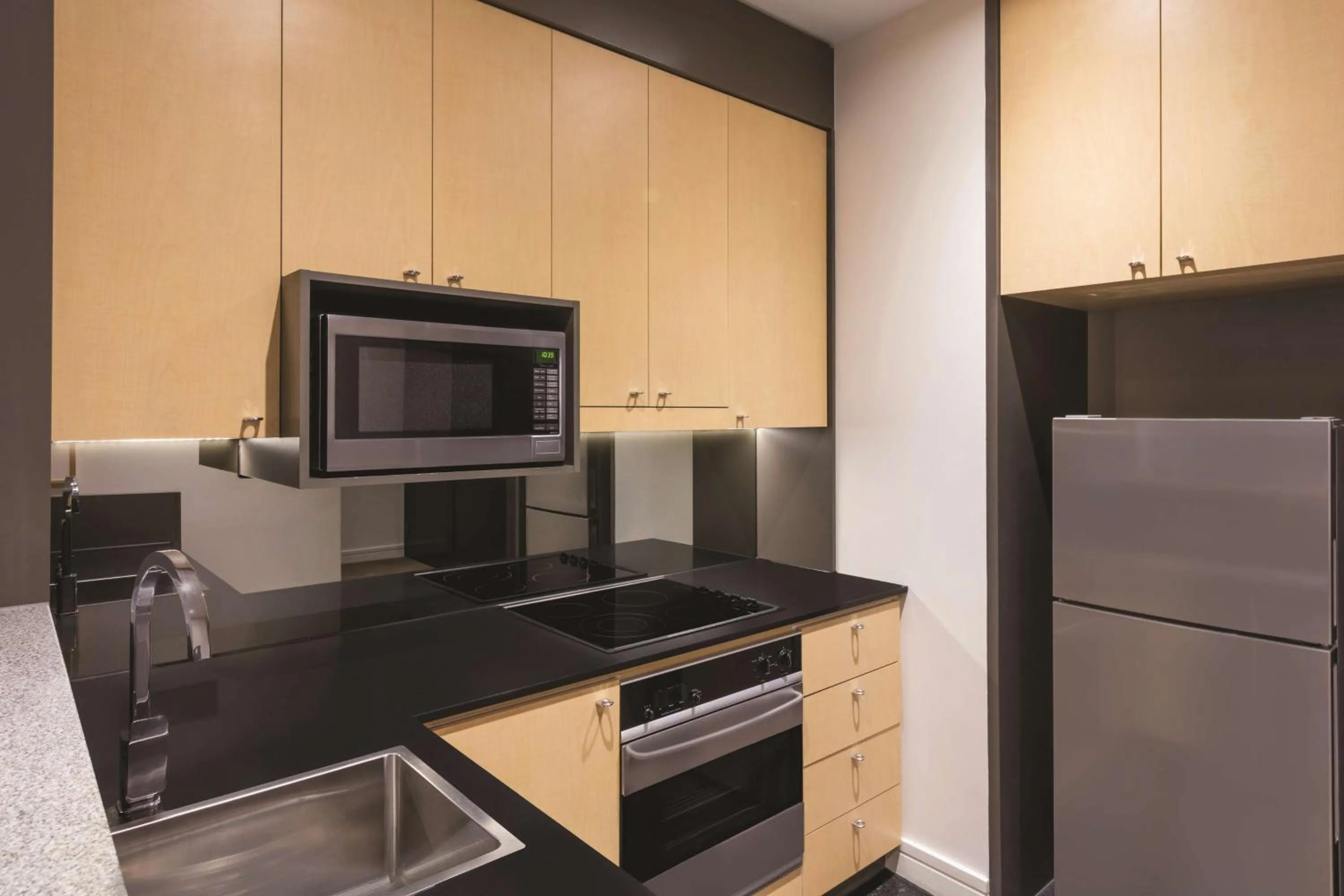 minibar in Adina Apartment Hotel Melbourne