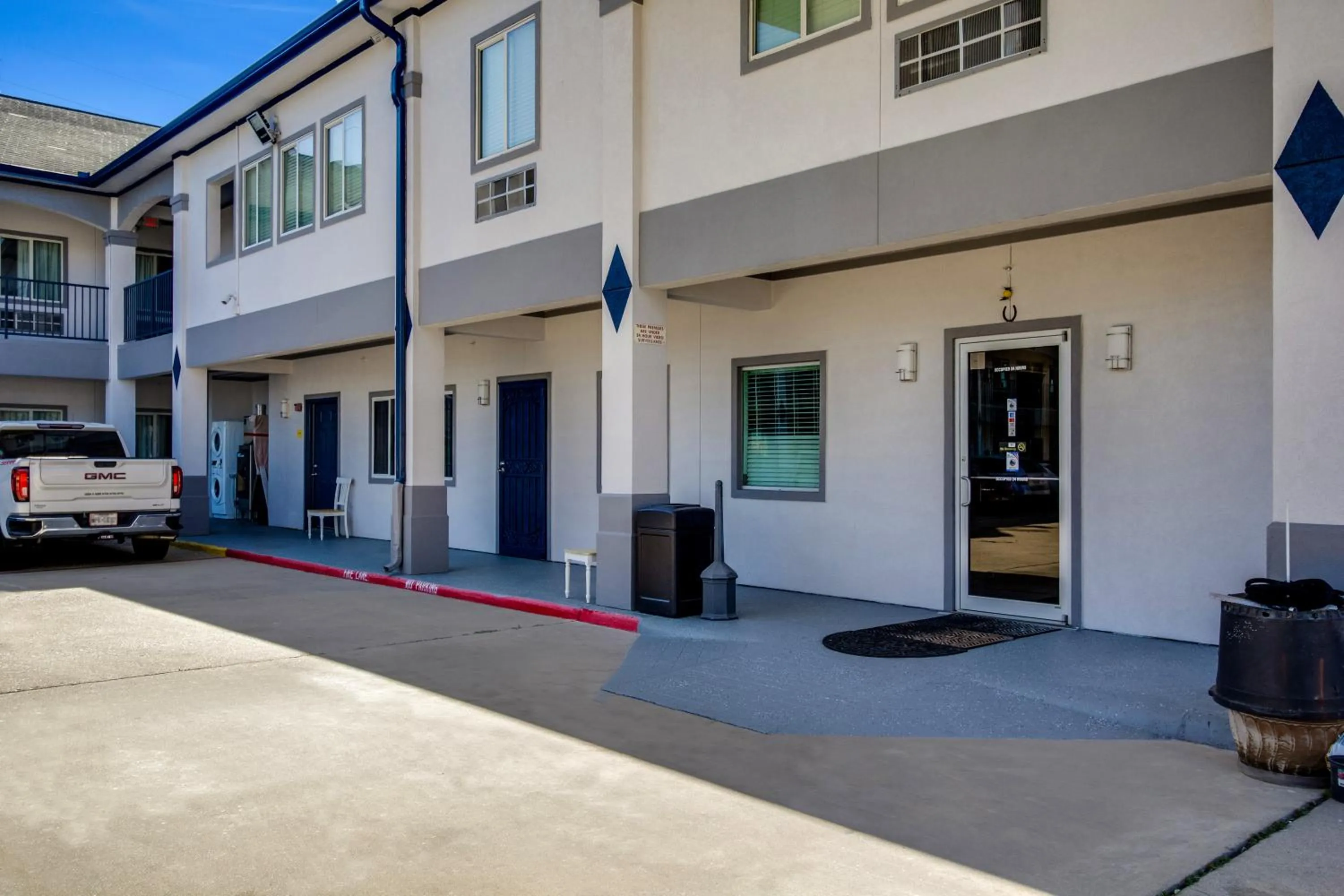 Property Building in Executive Inn & Suites