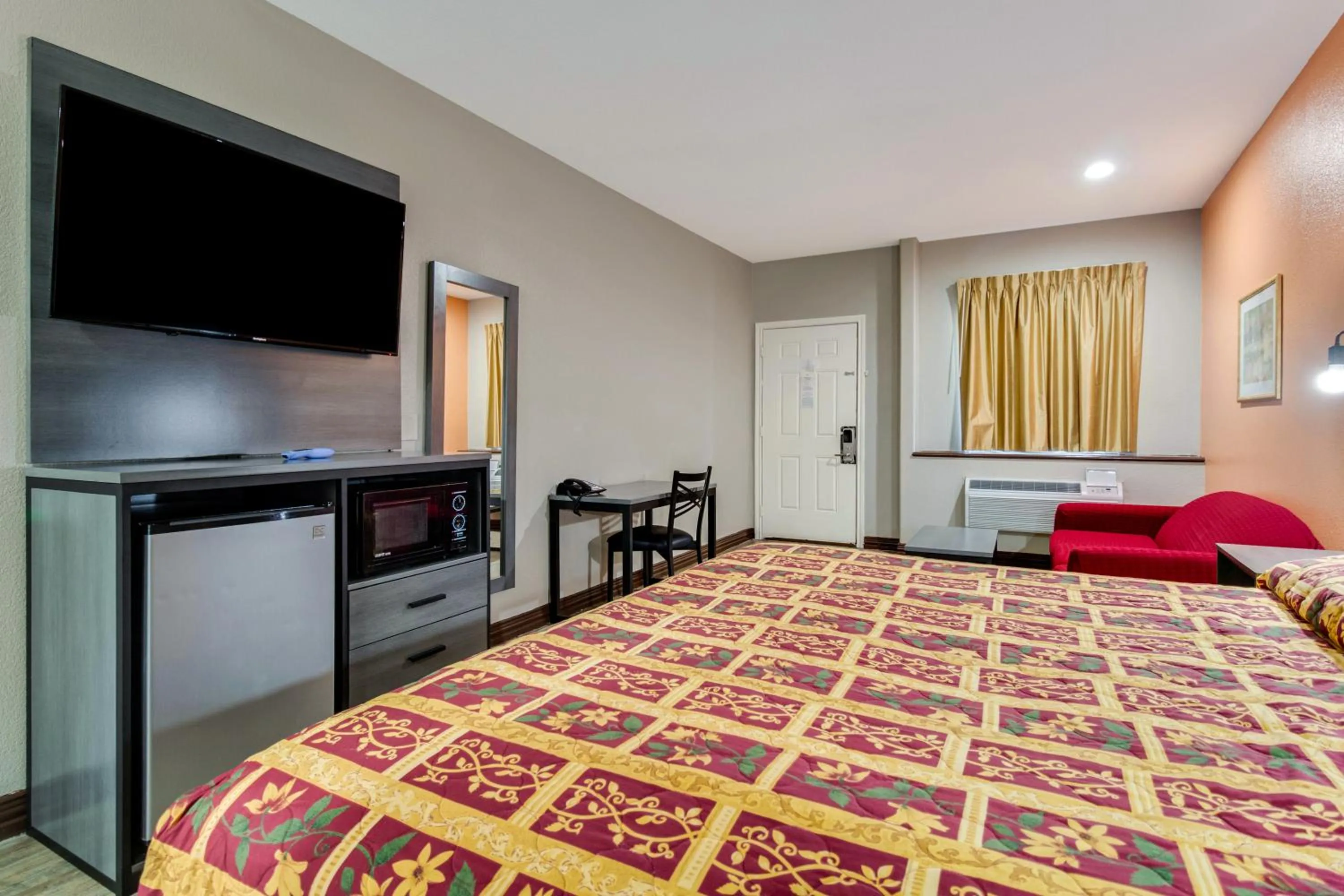 TV/Entertainment Center in Executive Inn & Suites